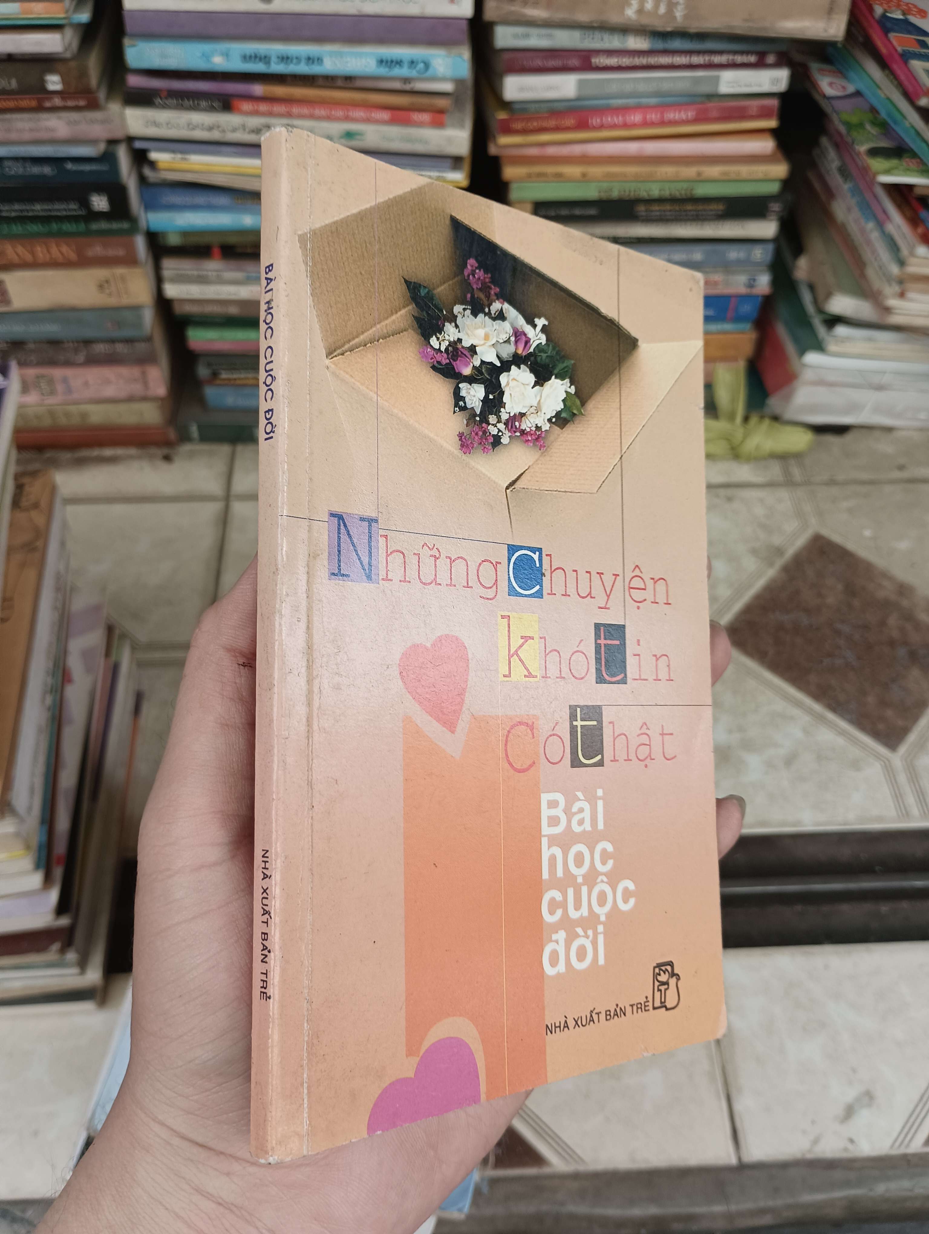 Những Chuyện Khó Tin Có Thật - Bài Học Cuộc Đời 2005 (Sách văn học) BGB