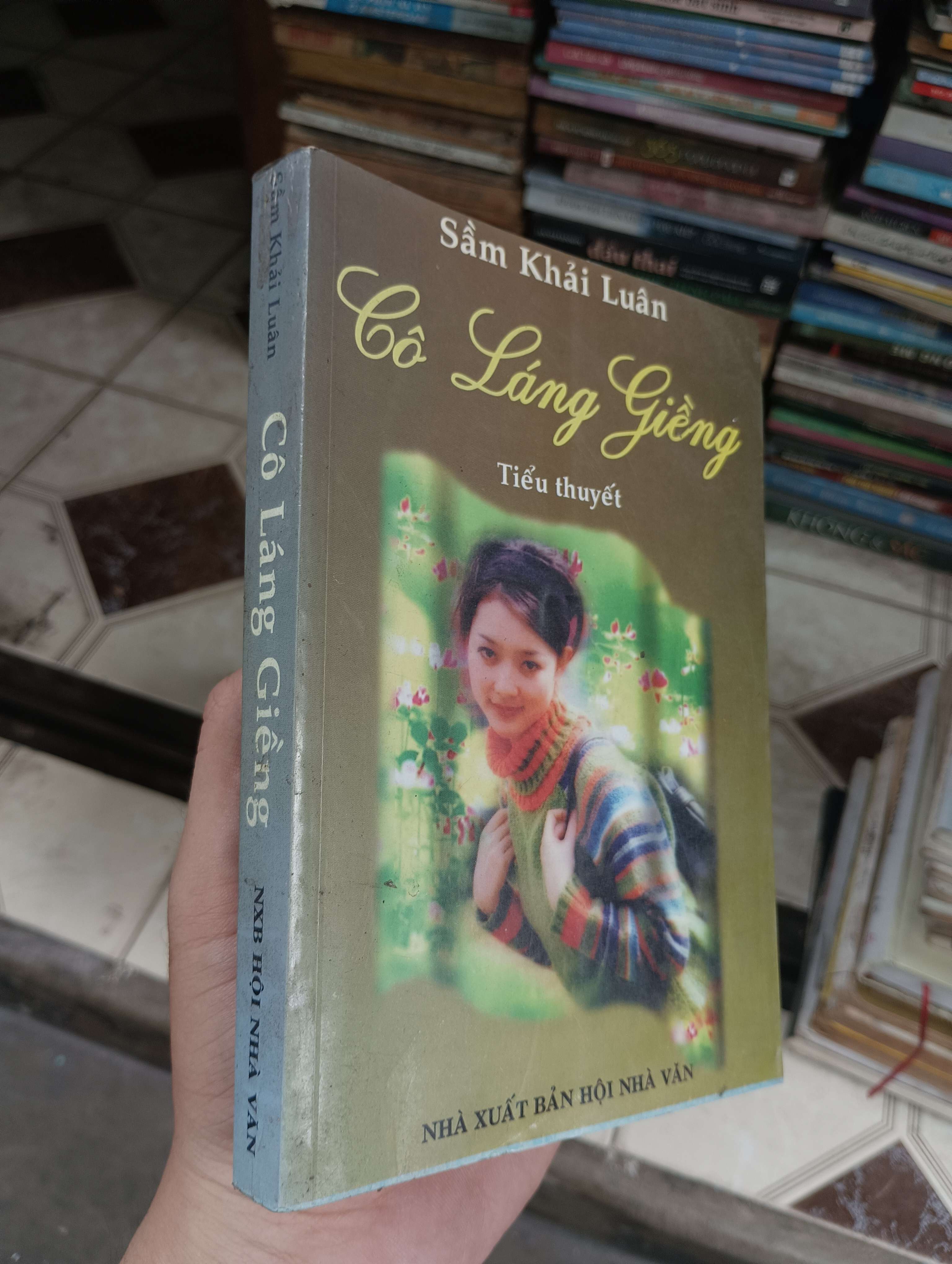 Cô Láng Giềng - Sầm Khải Luân 2004 (Sách văn học) BGB
