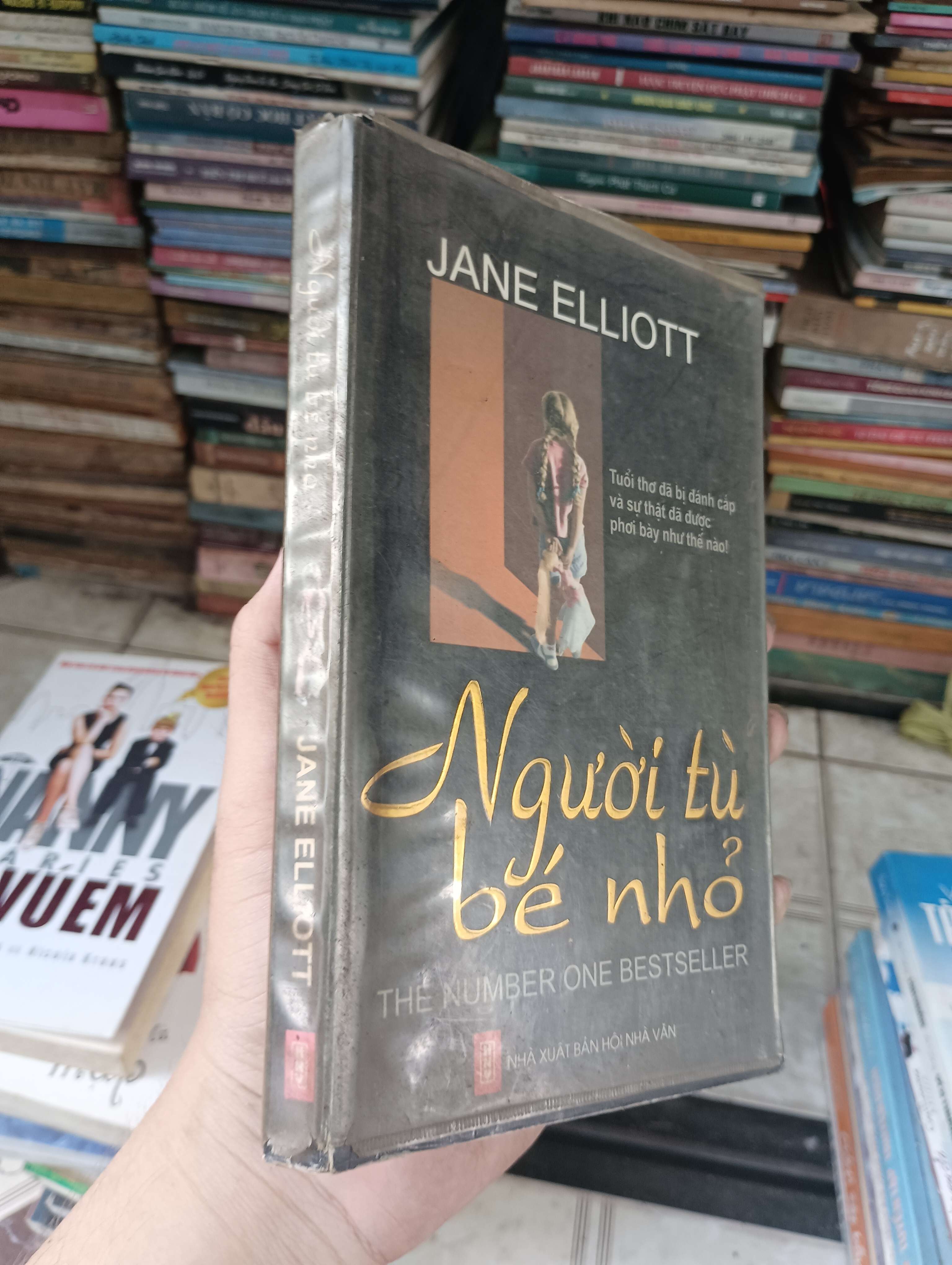 Người tù bé nhỏ - Jane Elliott 2006 (Sách văn học) BGB