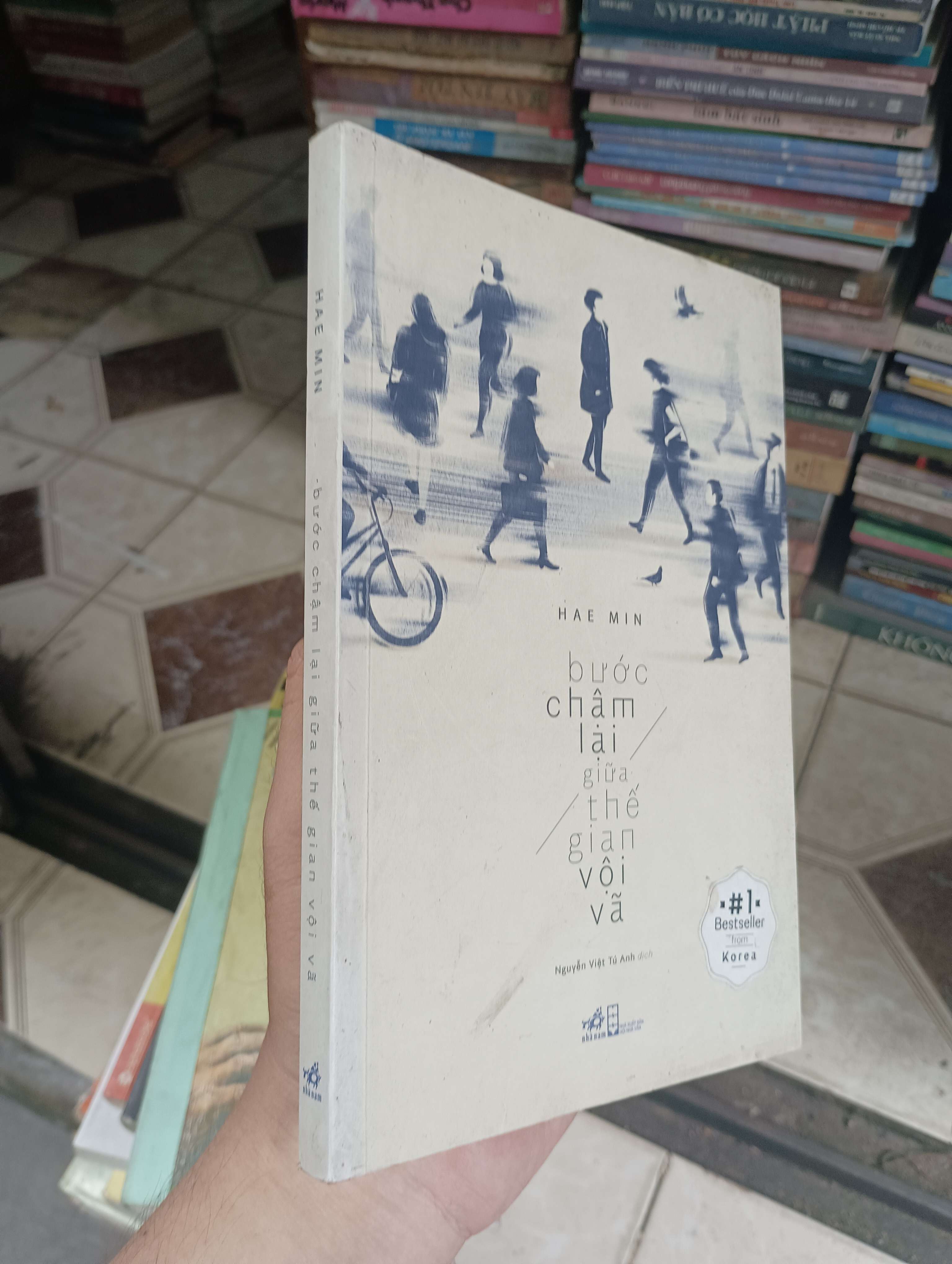 Bước chậm lại giữa thế gian vội vã - Hae Min 2017 (Tiểu Thuyết) BGB