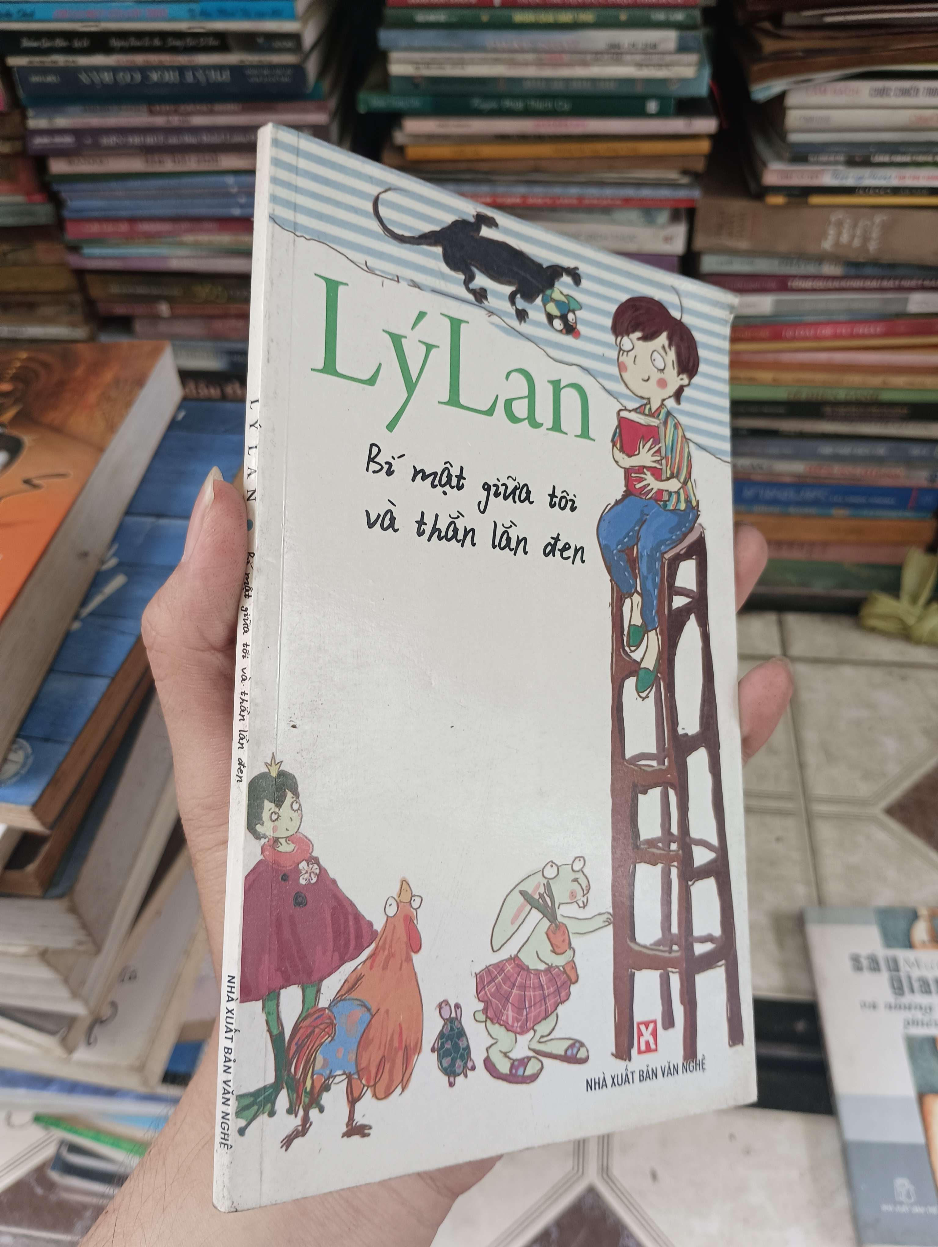 Bí mật giữa tôi và thằn lằn đen - Lý Lan 2008 (Sách văn học) BGB