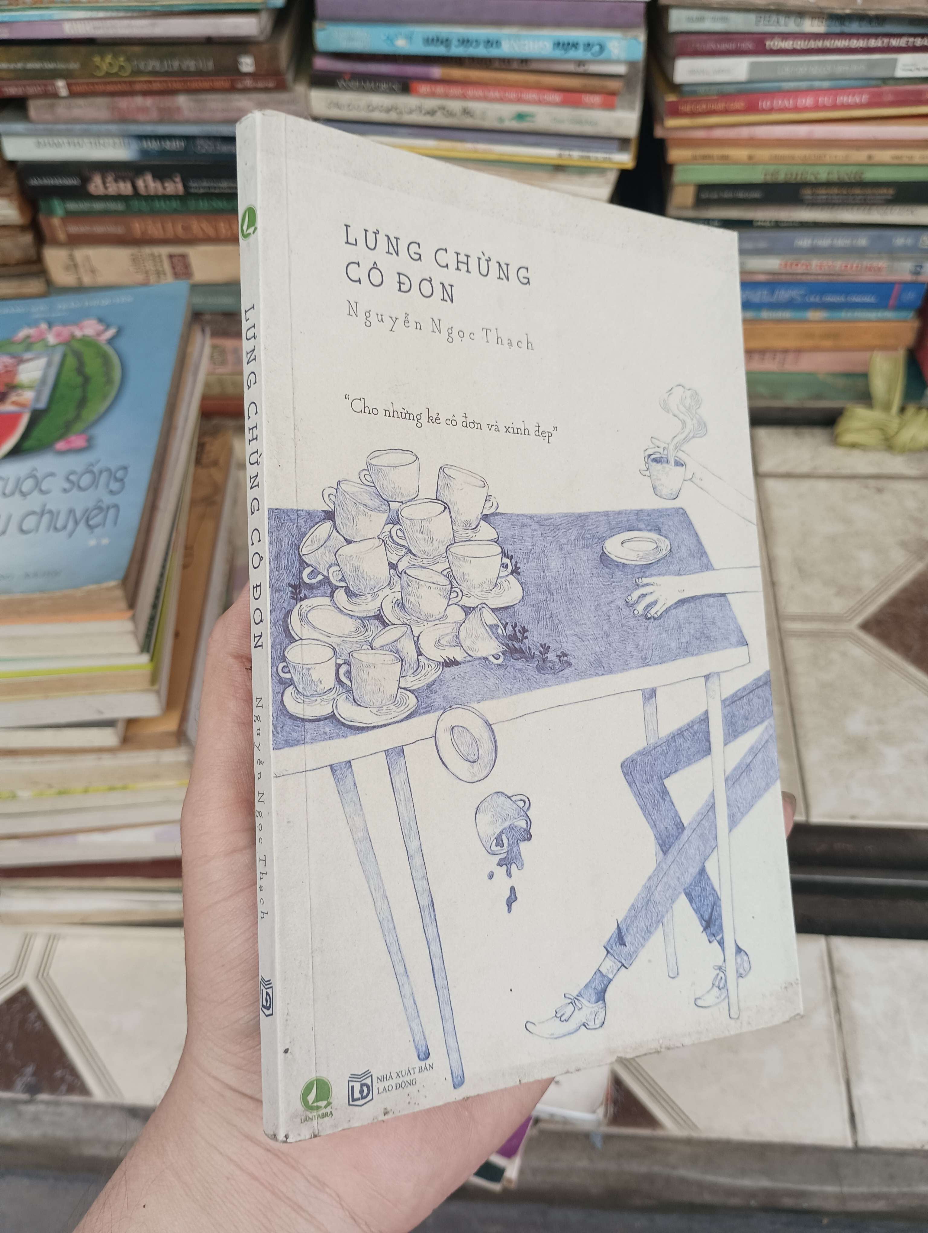 Lưng Chừng Cô Đơn - Nguyễn Ngọc Thạch 2015 (Sách văn học) BGB