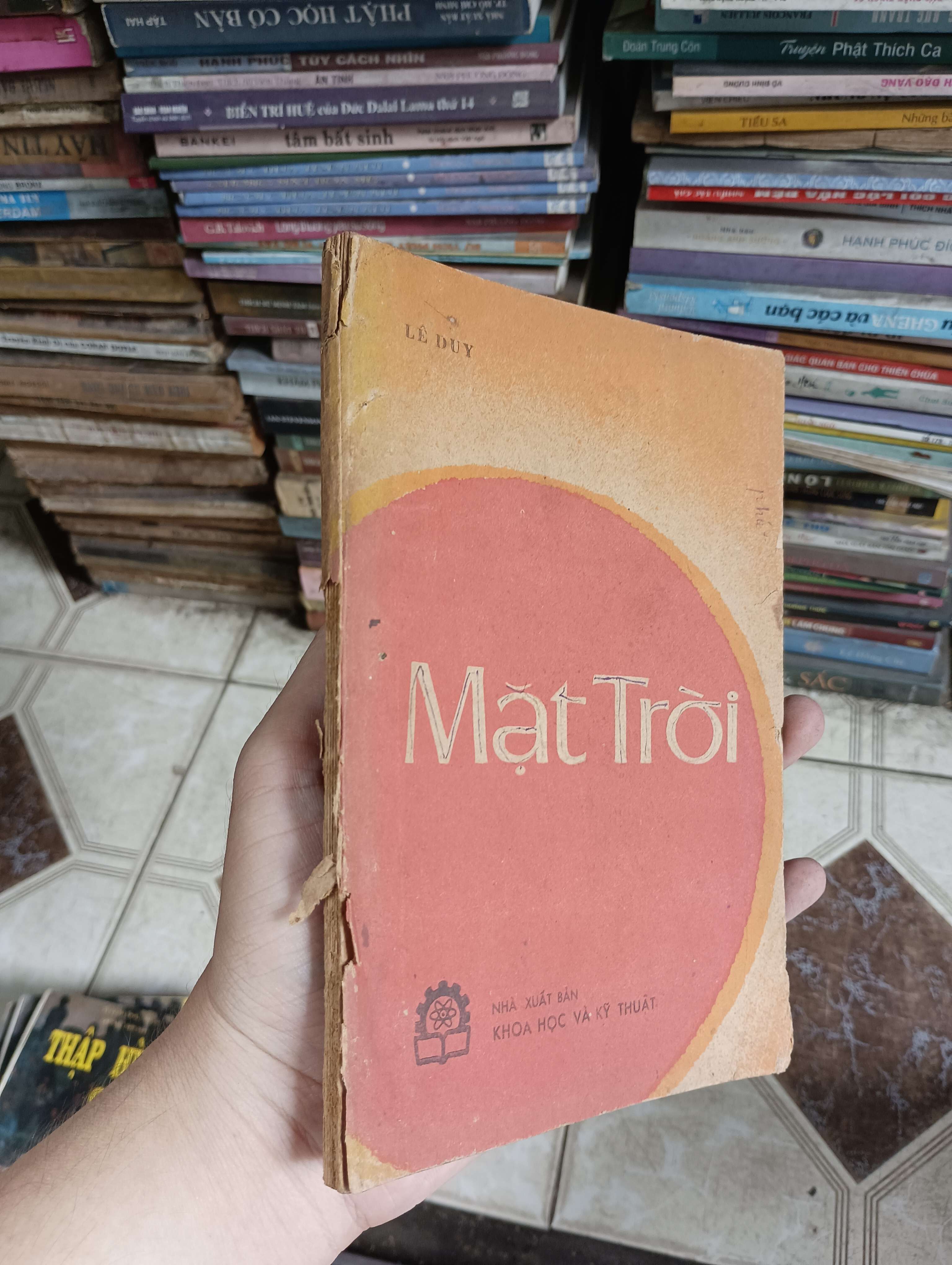 Mặt trời - Lê Duy 1978 (Sách văn học) BGB