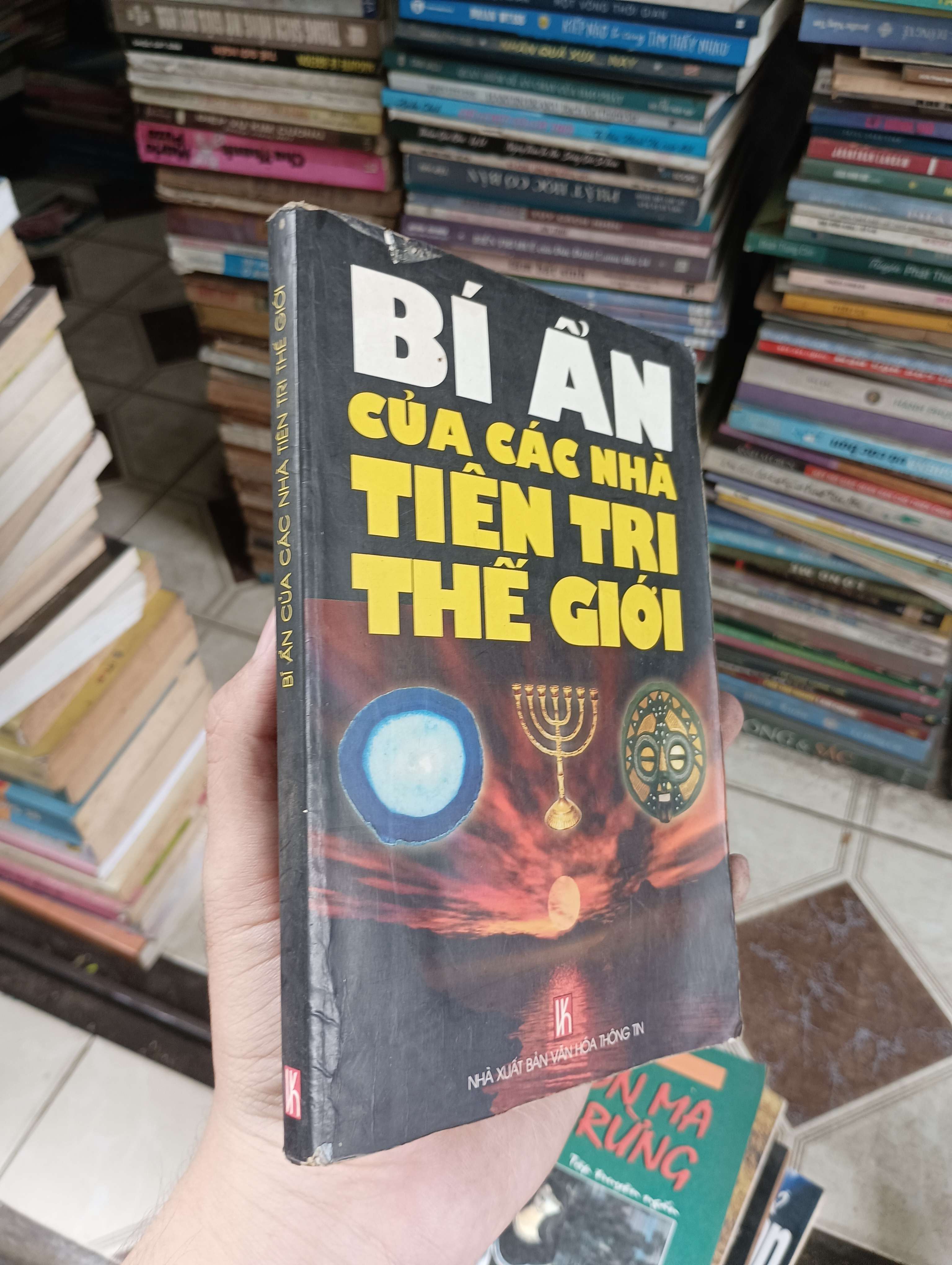 Bí ẩn của các nhà tiên tri thế giới 2002 (Sách văn học) BGB
