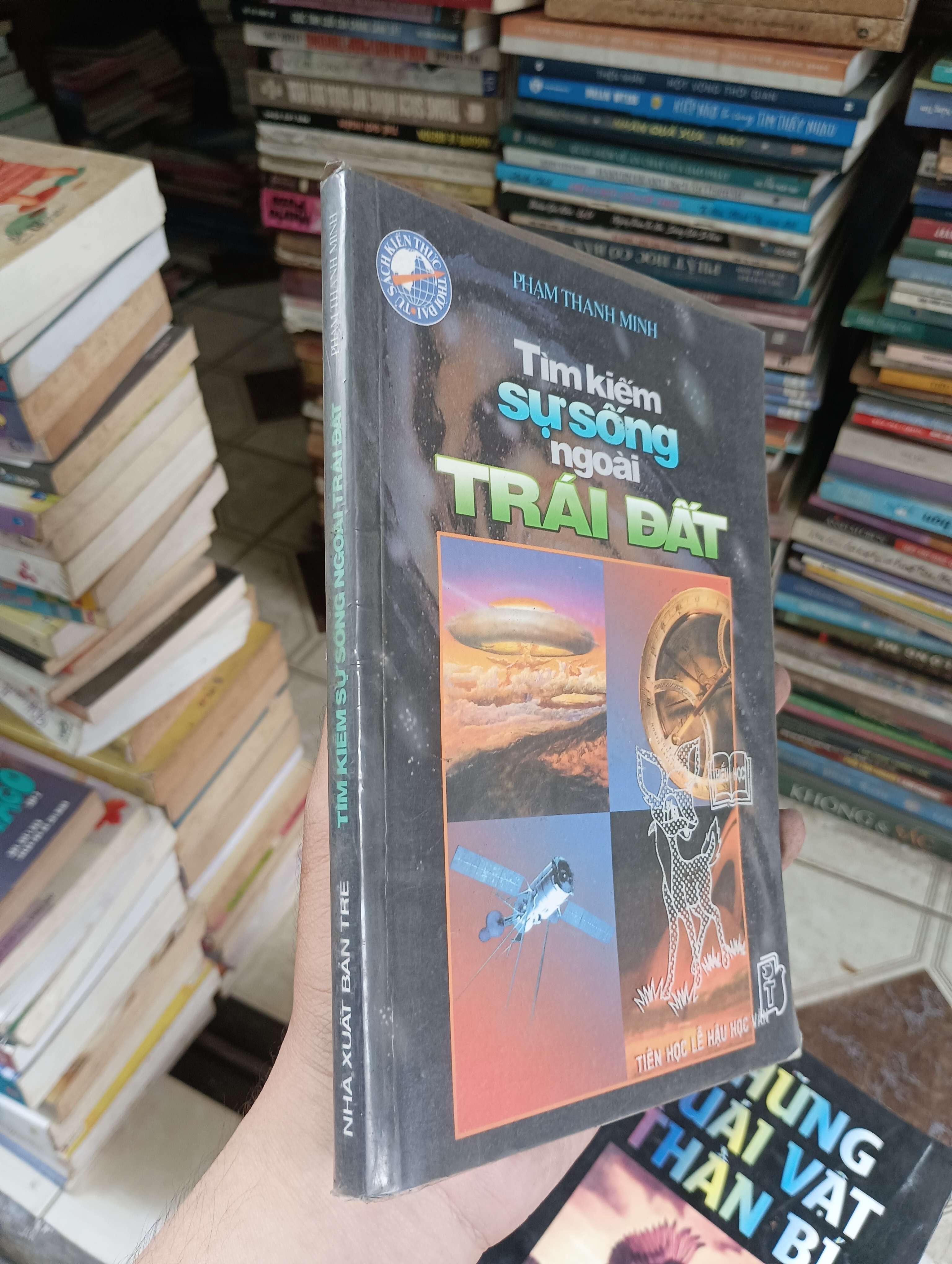 Tìm kiếm sự sống ngoài Trái Đất - Phạm Thanh Minh 2002 (Sách kiến thức tổng hợp) BGB