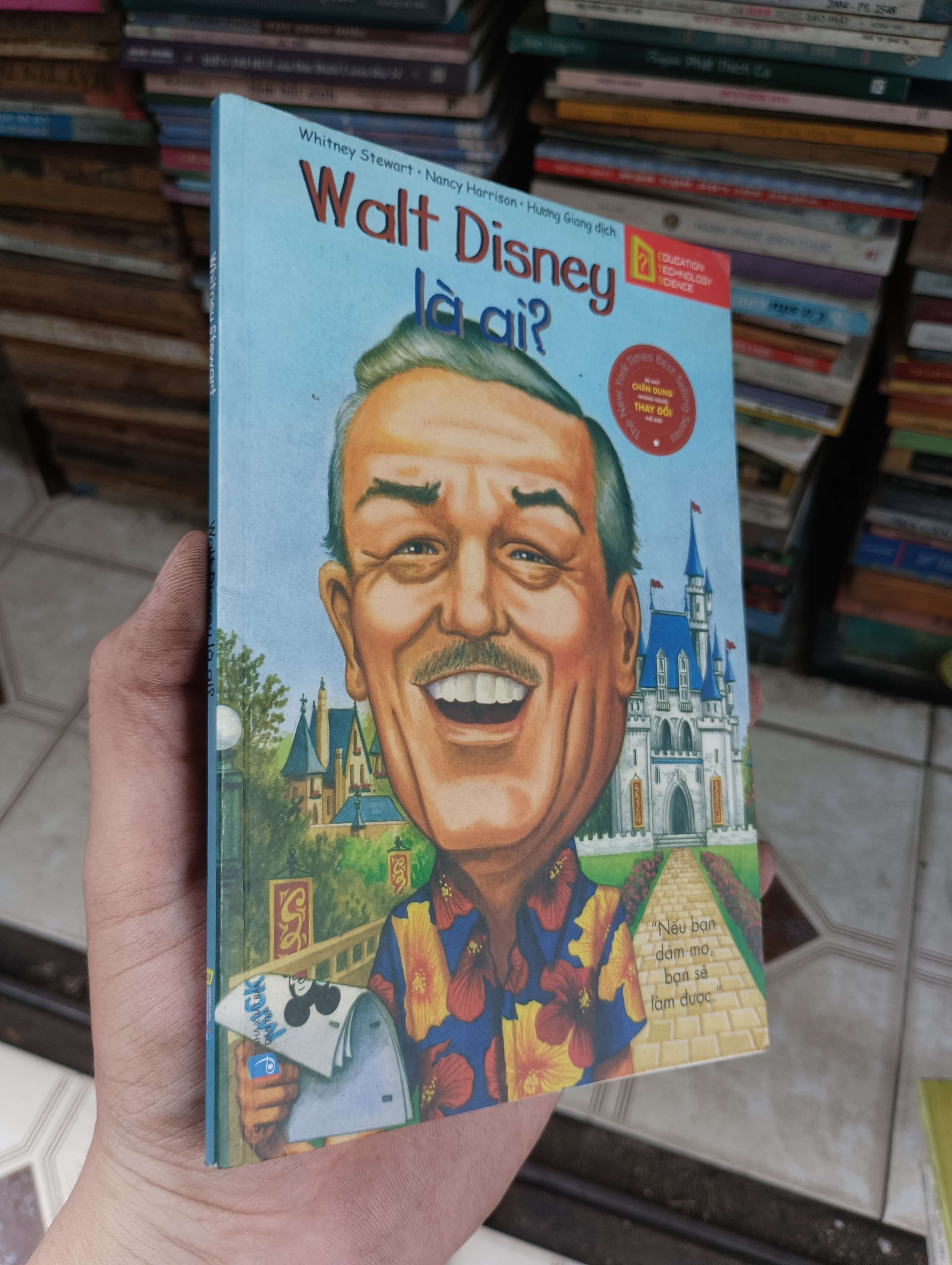 Walt Disney là ai? (Whitney Stewart - Nancy Harrison) (Sách văn học) BGB
