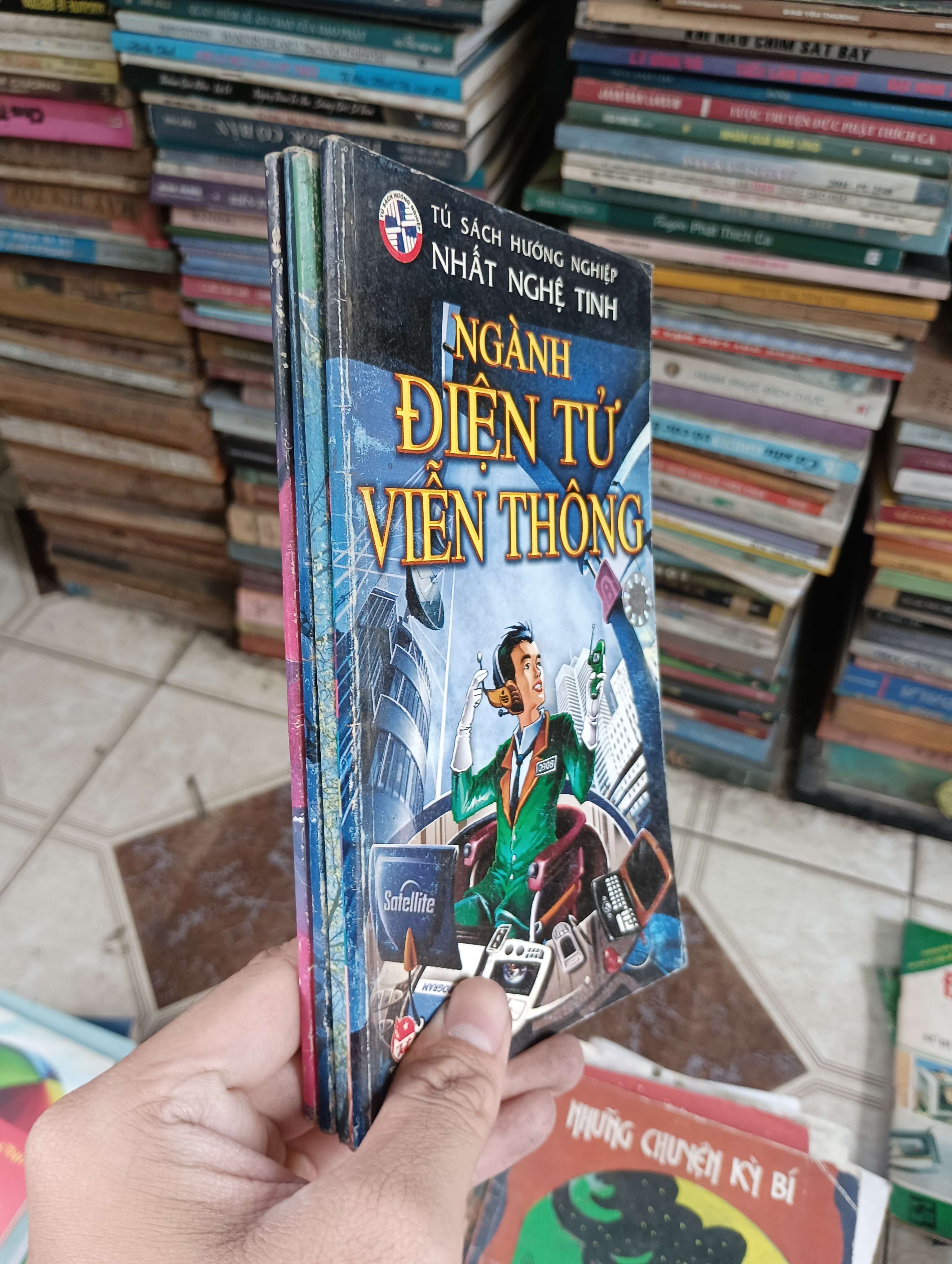 Ngành Điện Tử Viễn Thông (4 quyển) (Sách thiếu nhi) BGB