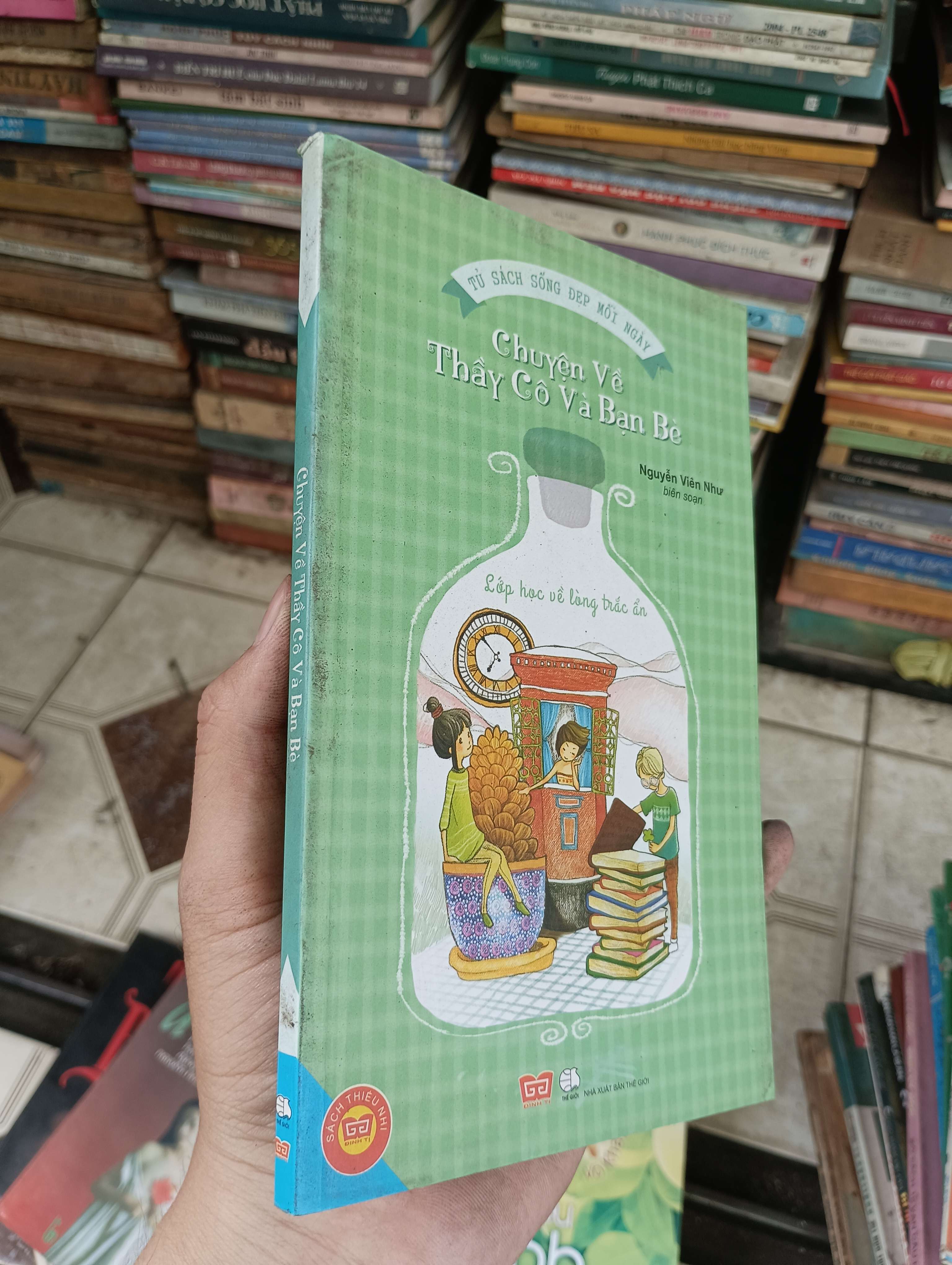 Chuyện Về Thầy Cô Và Bạn Bè - Nguyễn Viên Như (Sách văn học) BGB