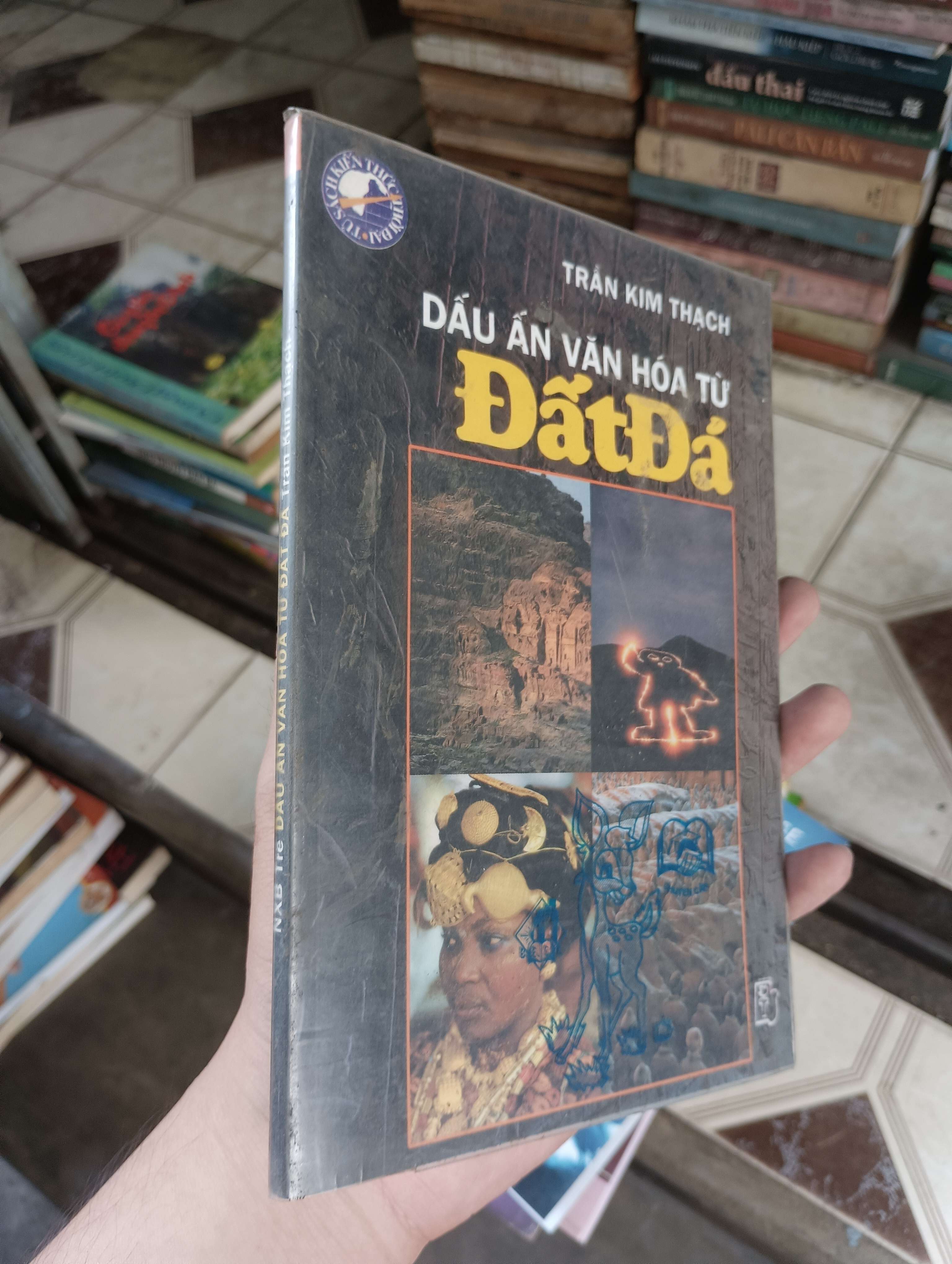 Dấu ấn văn hóa từ đất đá - Trần Kim Thạch 2011 (Sách kiến thức tổng hợp) BGB