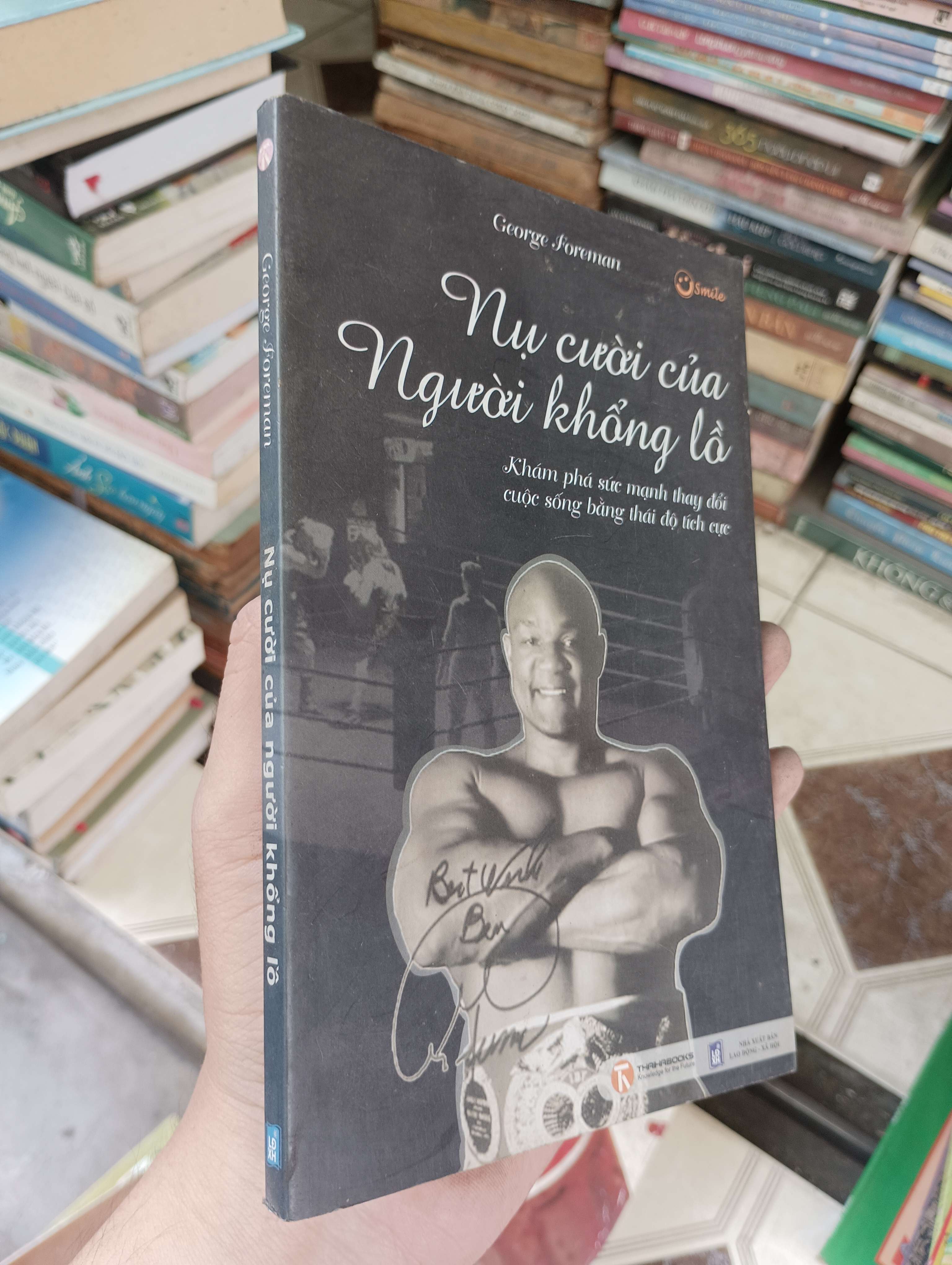 Nụ cười của người khổng lồ (Khám phá sức mạnh thay đổi cuộc sống bằng thái độ tích cực) - George Foreman (Kỹ năng sống) BGB