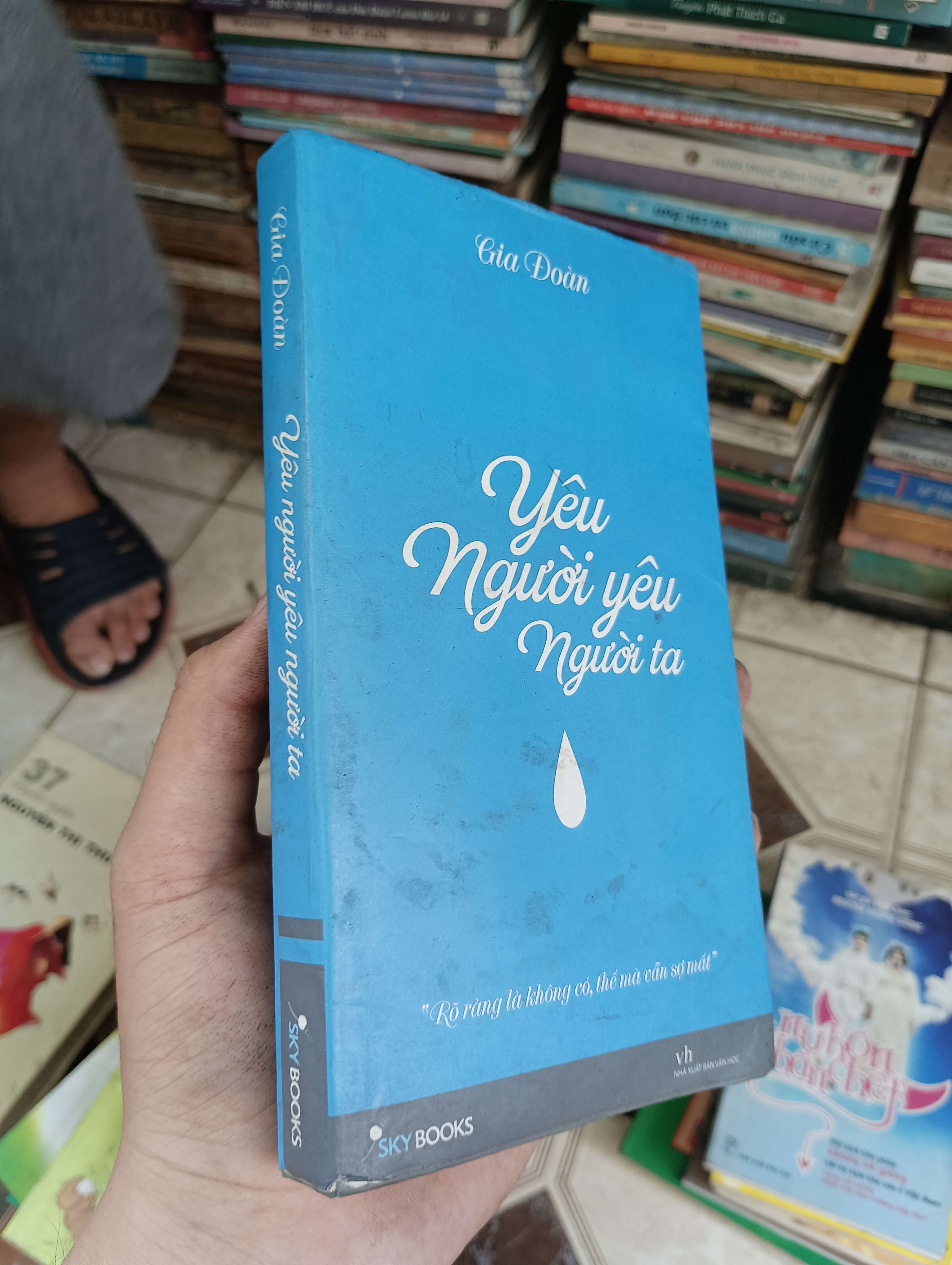 Yêu Người Yêu Người Ta - Gia Đoàn (Sách văn học) BGB