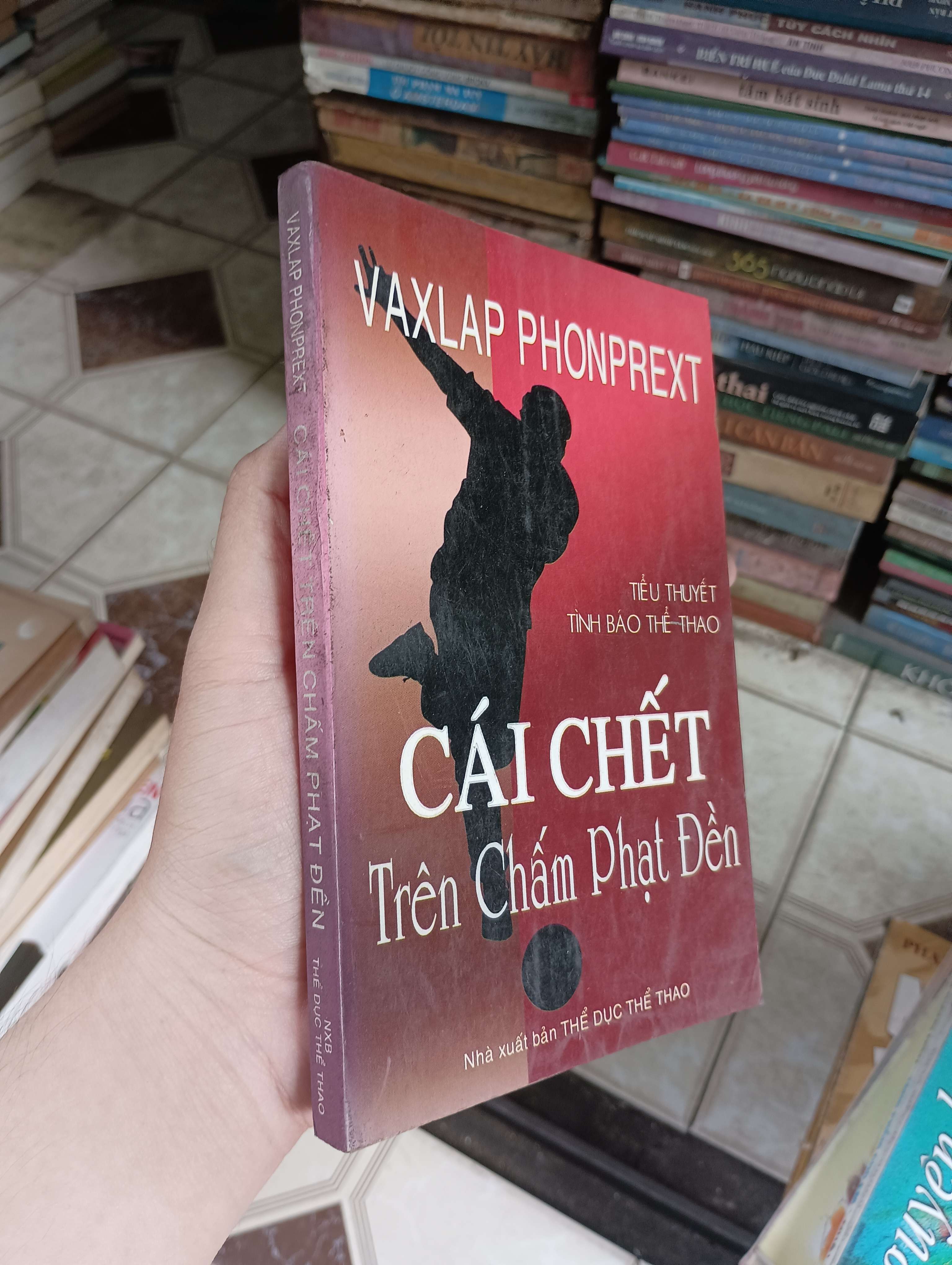 Cái chết trên chấm phạt đền - Vaxlap Phonprext 2000 (Văn học nước ngoài) BGB