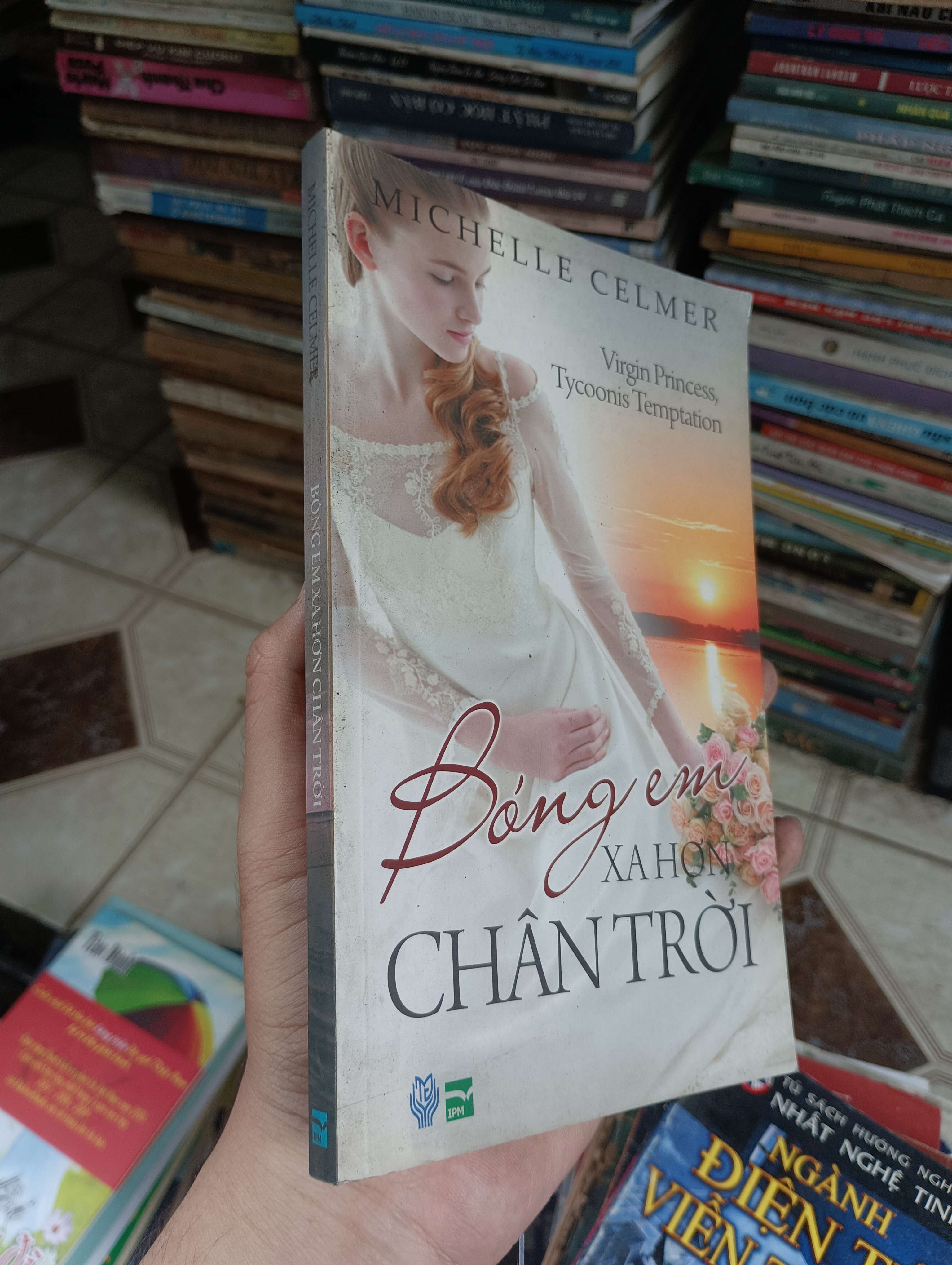 Bóng em xa hơn chân trời - Michelle Celmer (Sách văn học) BGB