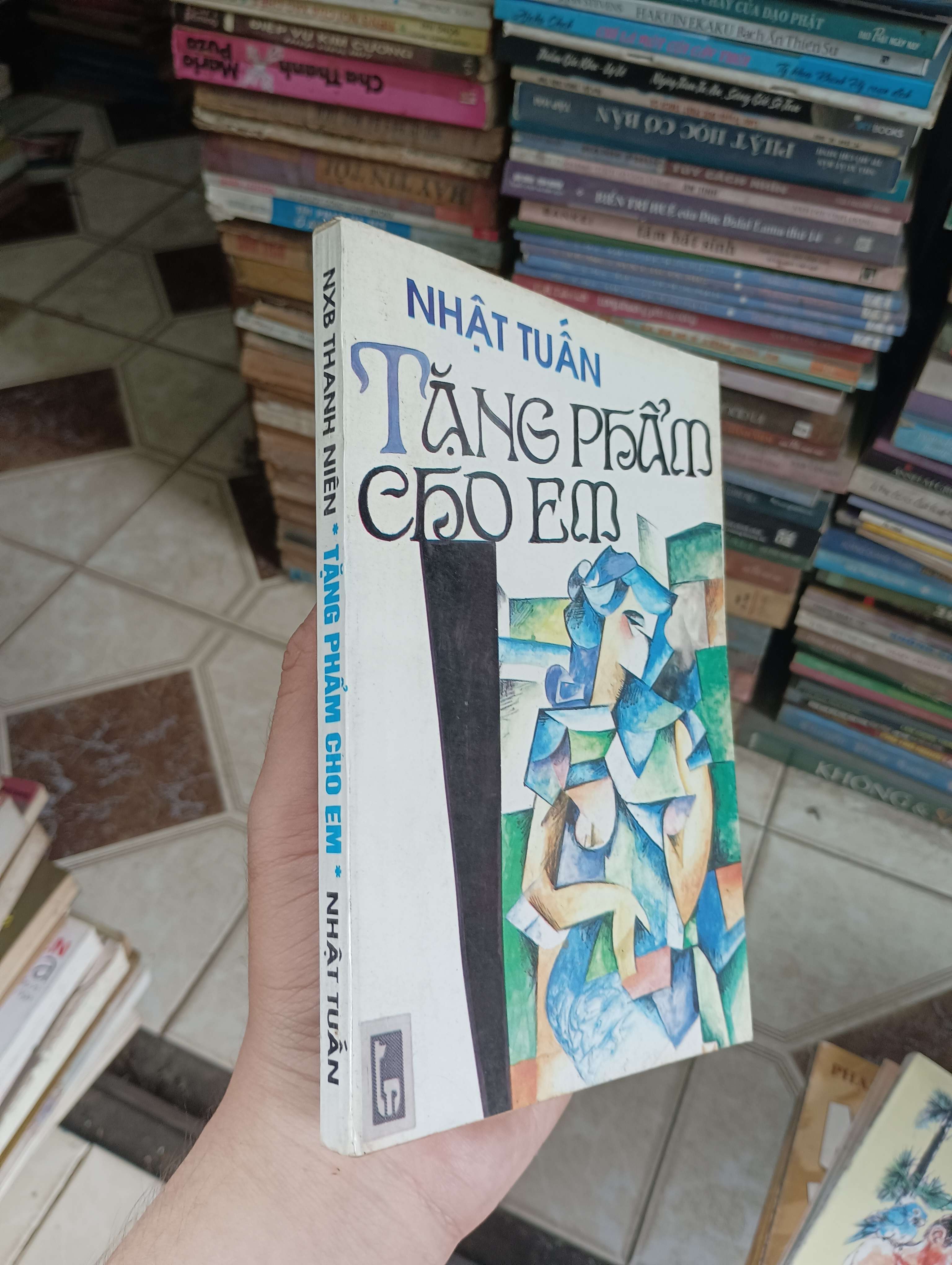 Tặng phẩm cho em - Nhật Tuấn 1995 (Truyện Ngắn) BGB