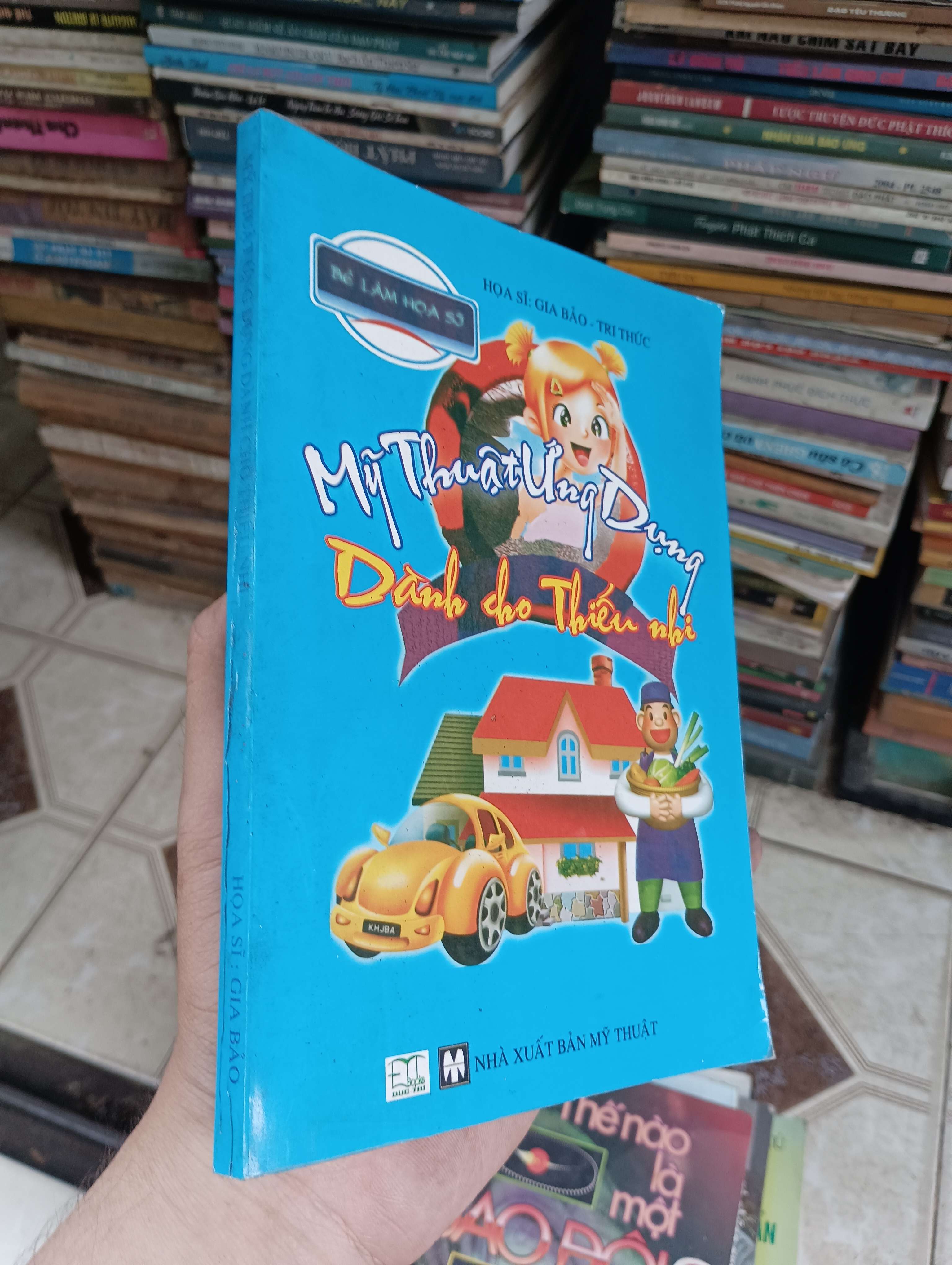 Mỹ thuật ứng dụng dành cho thiếu nhi (Bé làm họa sĩ) - Họa sĩ Gia Bảo - Tri Thức (Sách thiếu nhi) BGB