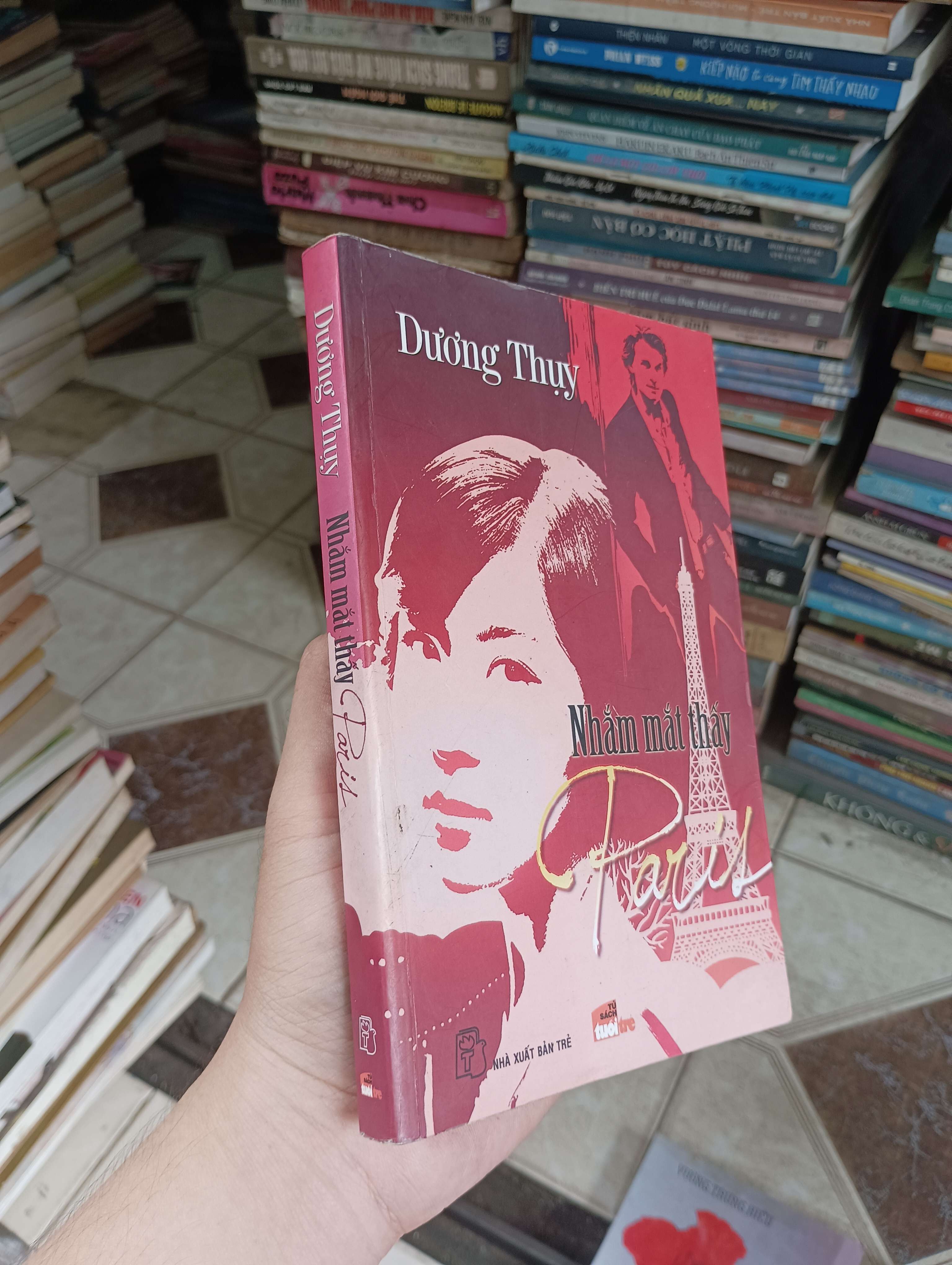 Nhắm mắt thấy Paris - Dương Thụy 2010 (Sách văn học) BGB