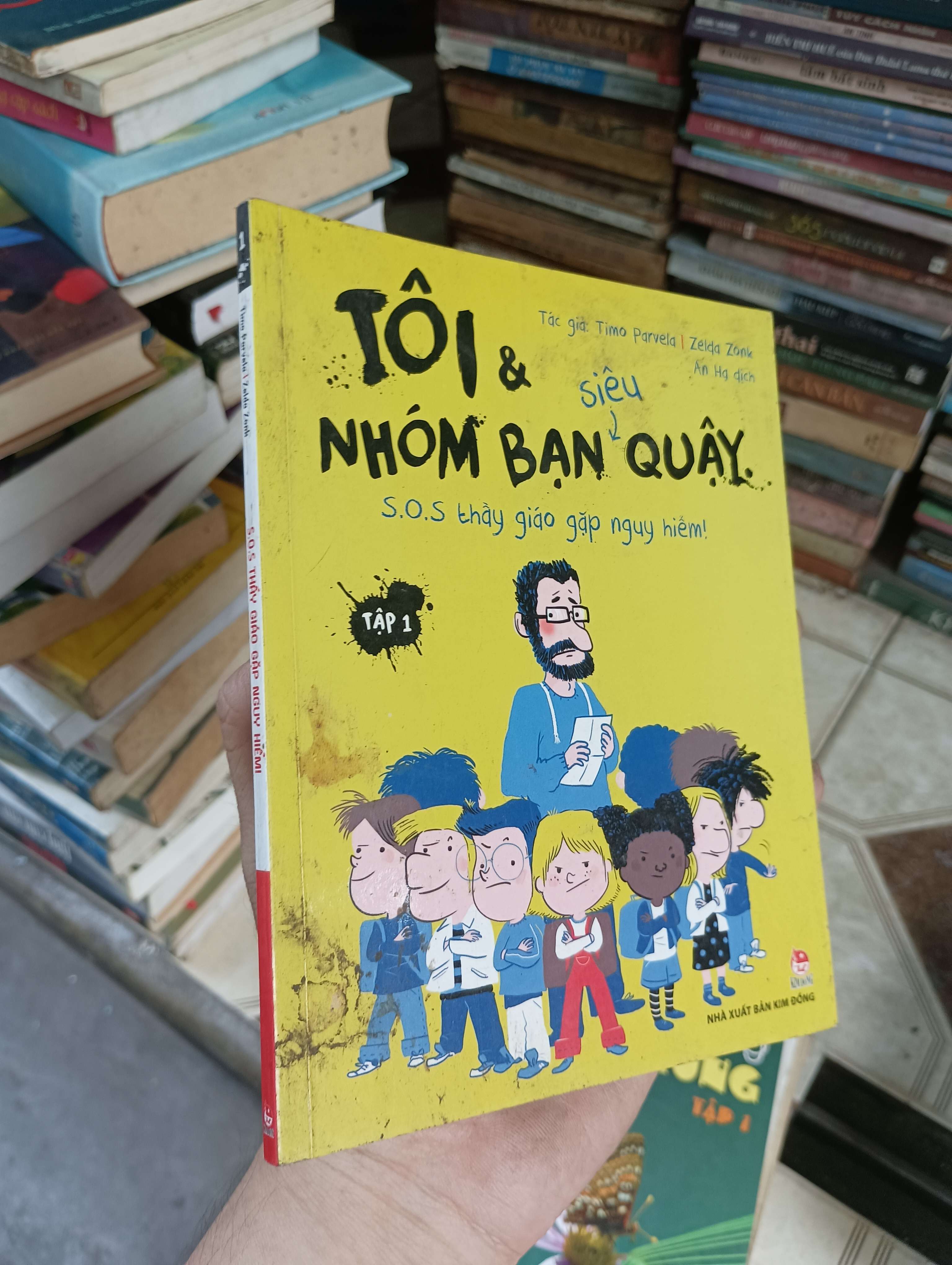 Tôi & siêu nhóm bạn quậy - S.O.S thầy giáo gặp nguy hiểm! (Tập 1) (Sách thiếu nhi) BGB