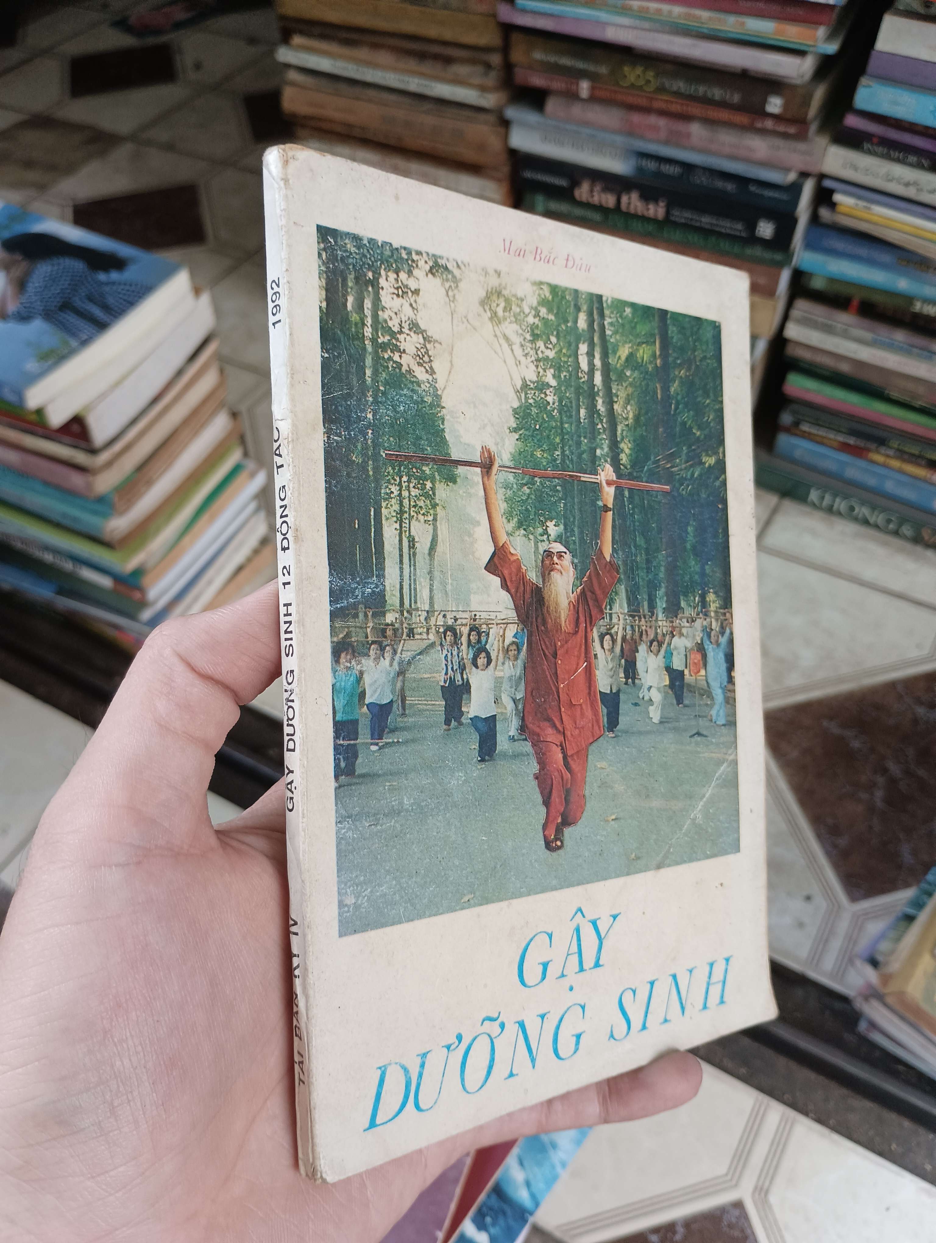Gậy dưỡng sinh (12 động tác) - Mai Bắc Đẩu 1992 (Sách kiến thức tổng hợp) BGB