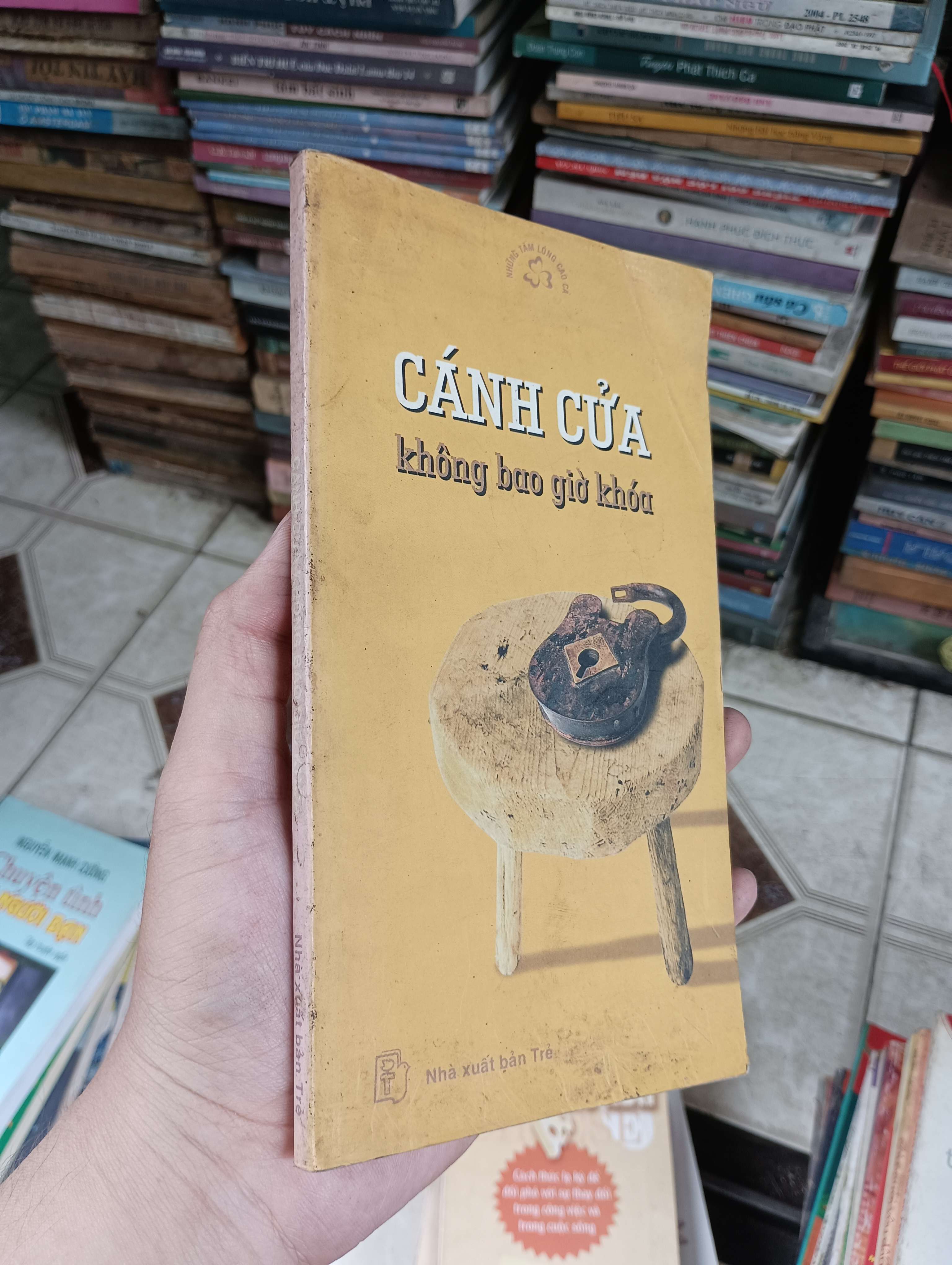 Cánh Cửa Không Bao Giờ Khóa (Sách văn học) BGB