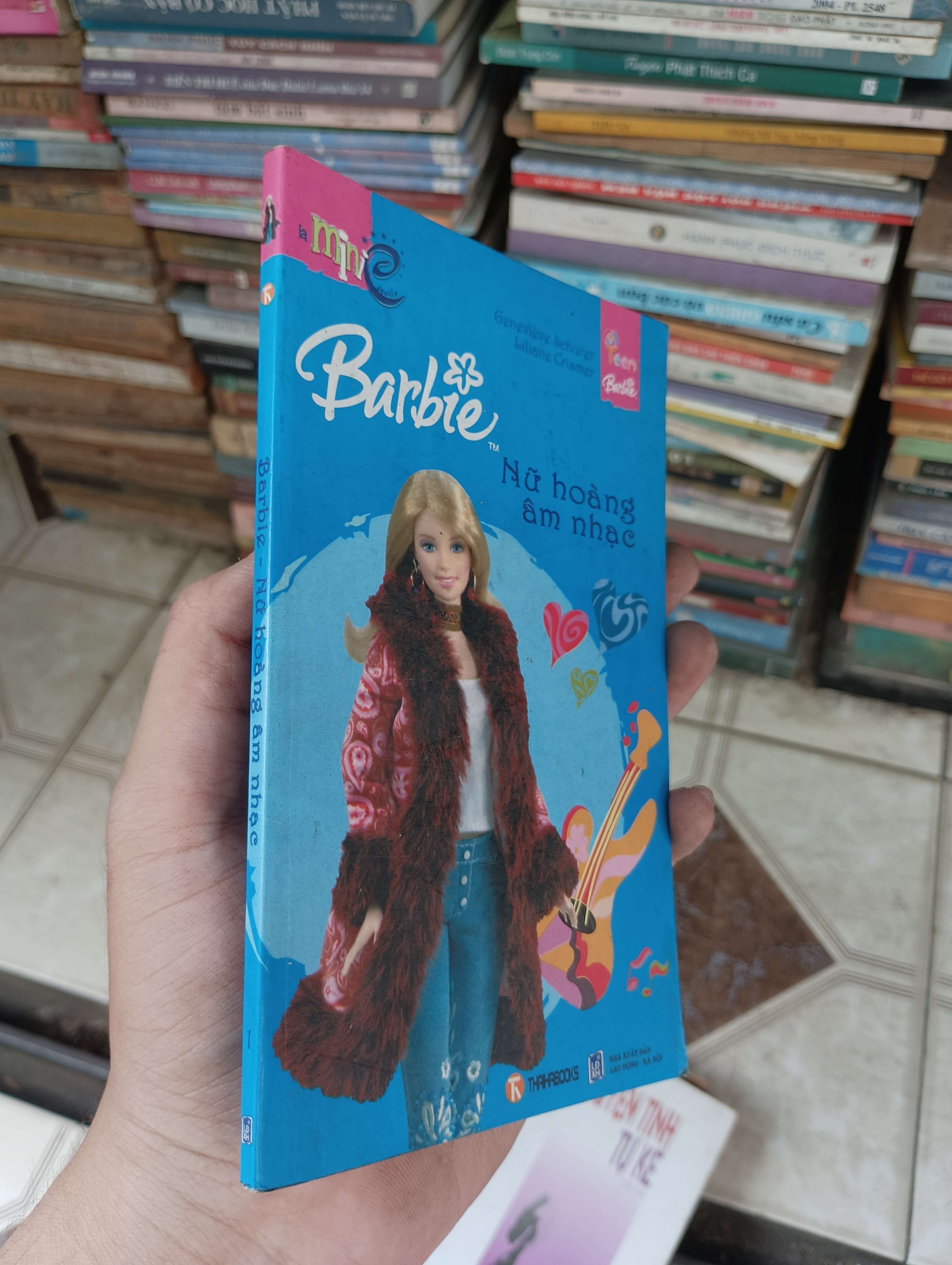 Barbie - Nữ hoàng âm nhạc (Geneviève Schurer, Liliane Crismer) (Sách thiếu nhi) BGB