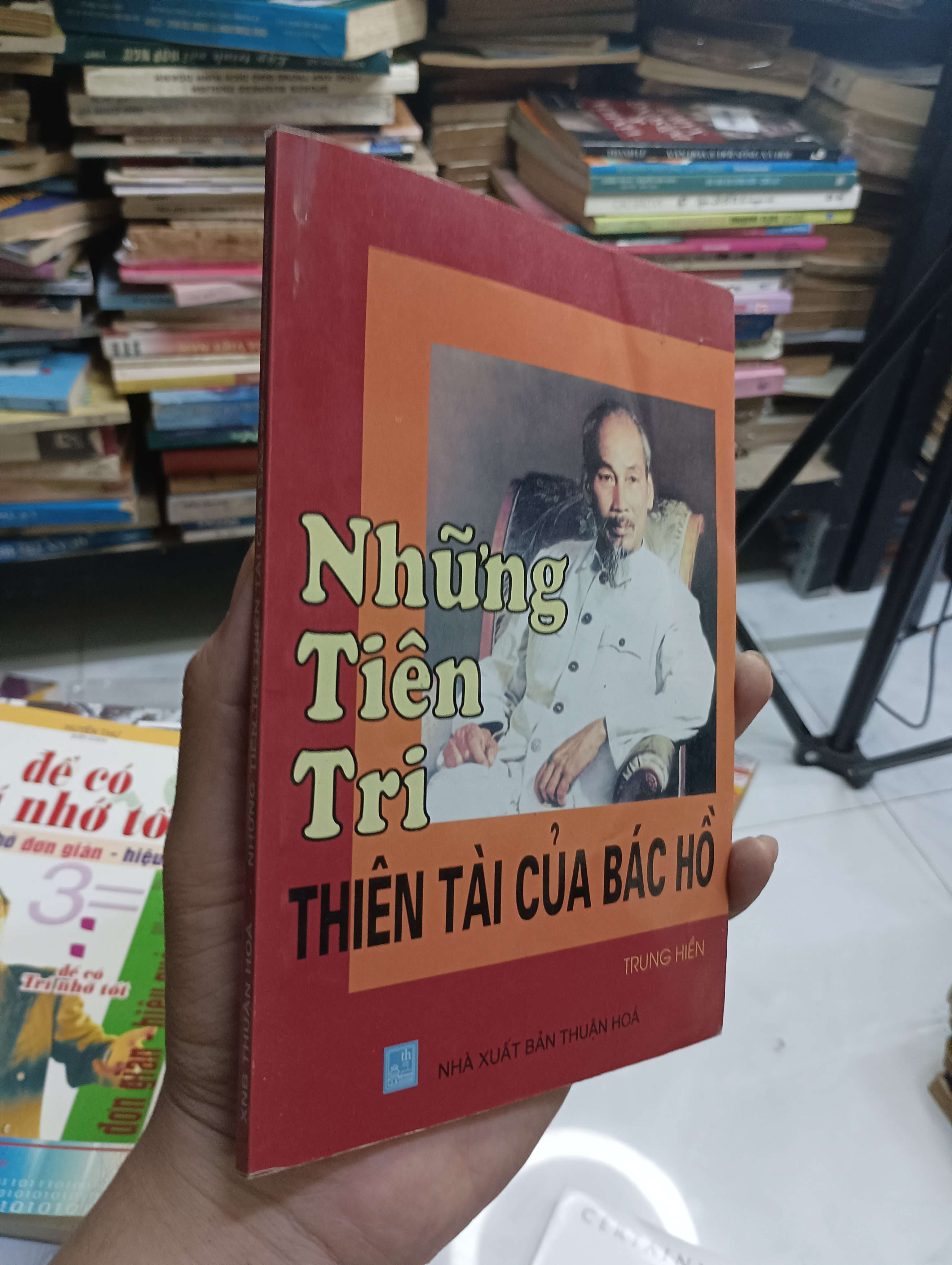 Những Tiên Tri Thiên Tài Của Bác Hồ - Trung Hiền 2012 80% (Sách văn học) HCM