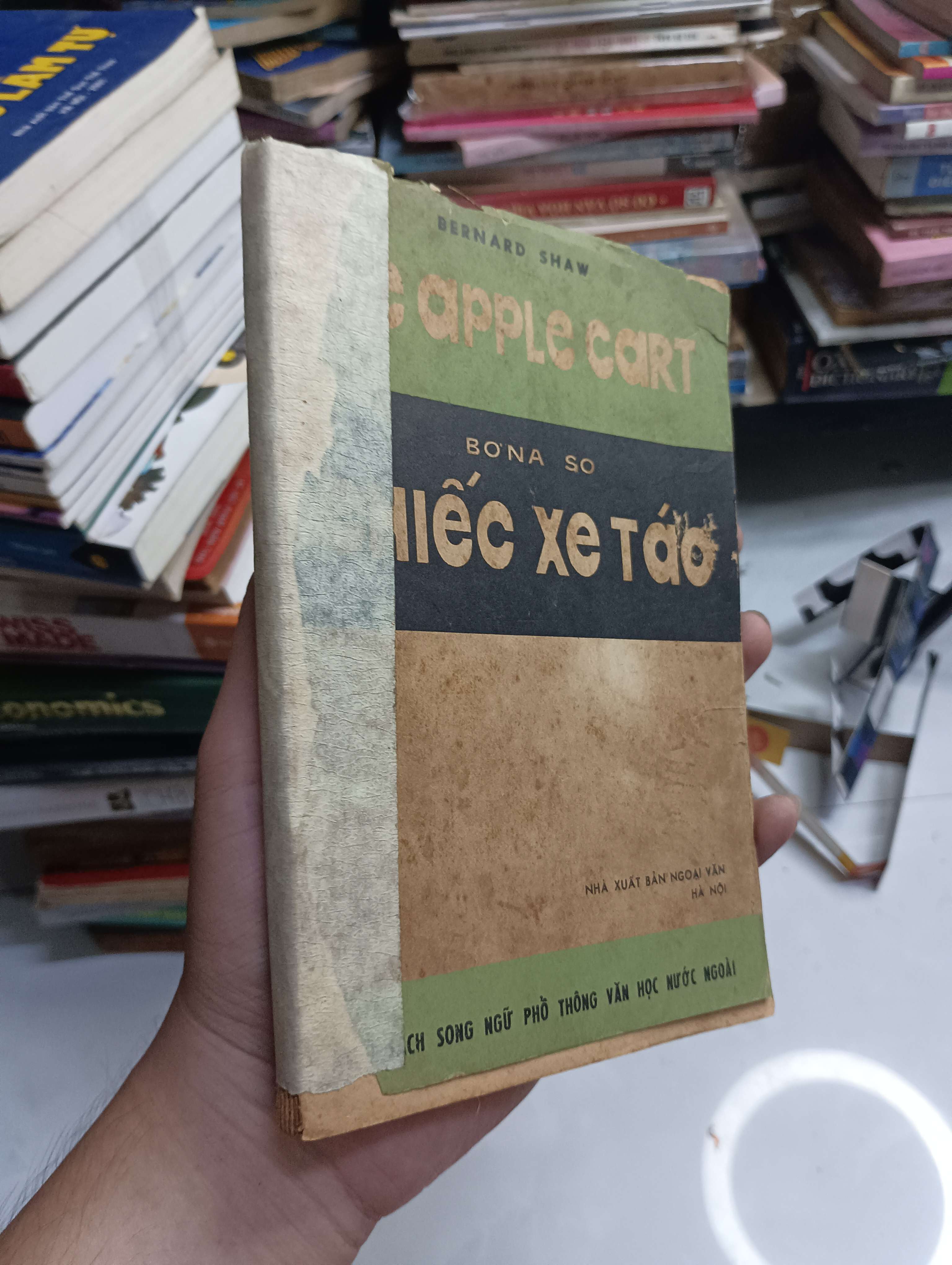 The Apple Cart / Chiếc Xe Táo - Bernard Shaw 1985 70% ố bìa xấu (Sách văn học) HCM