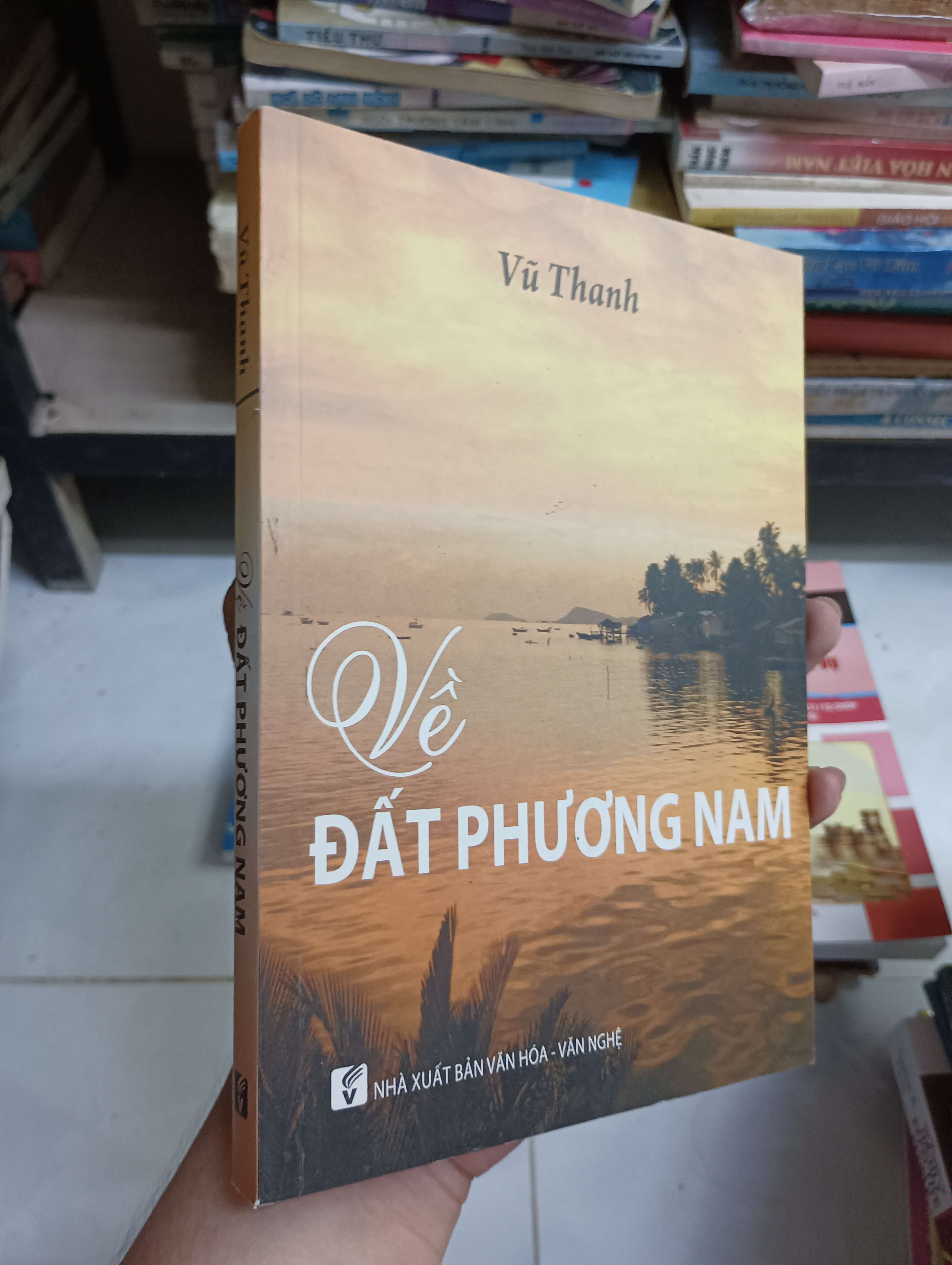 Về đất phương Nam - Vũ Thanh 2014 80% (Sách văn học) HCM