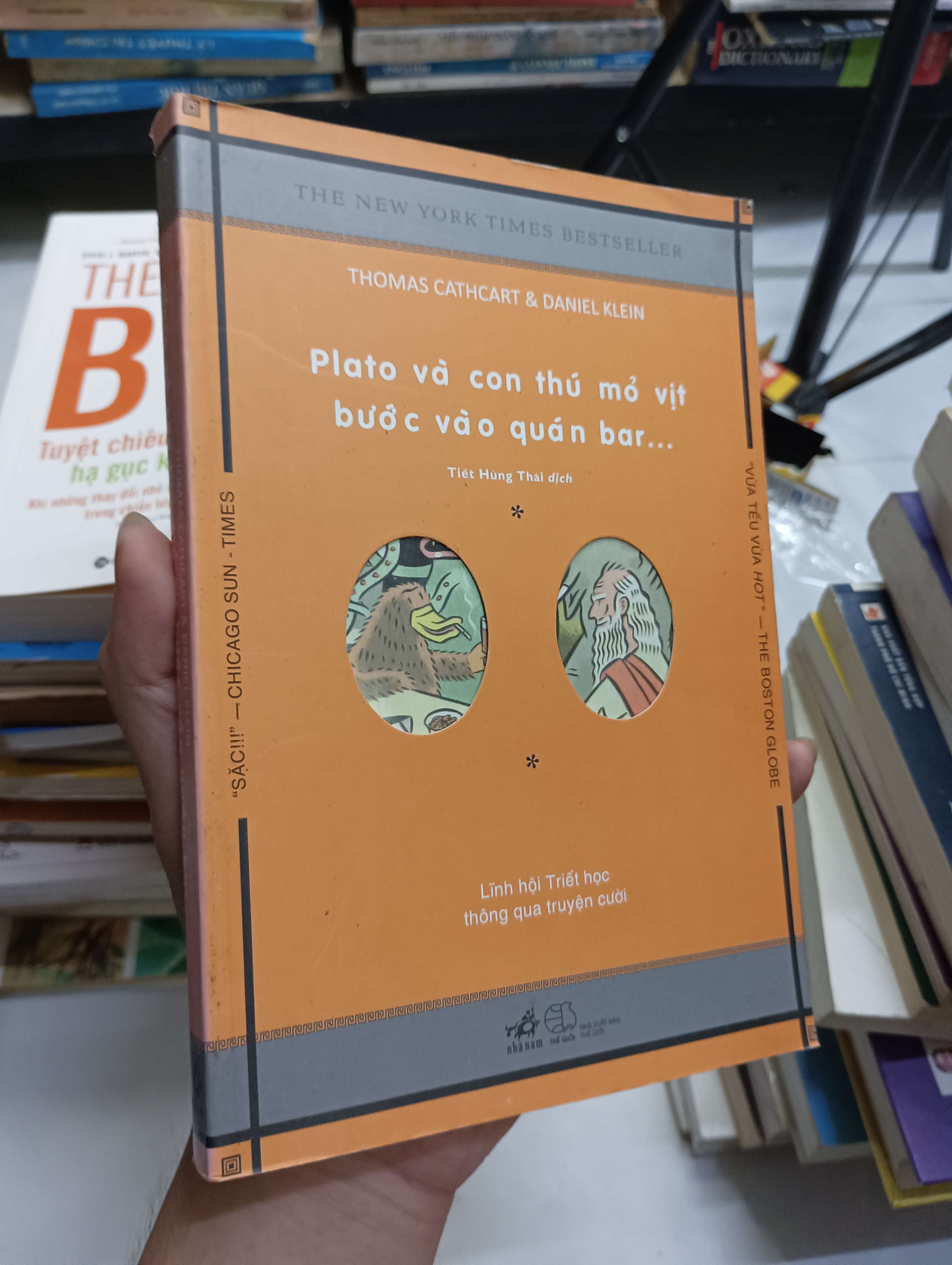 Plato và con thú mỏ vịt bước vào quán bar - Thomas Cathcart & Daniel Klein 2017 80% (Văn học nước ngoài) HCM