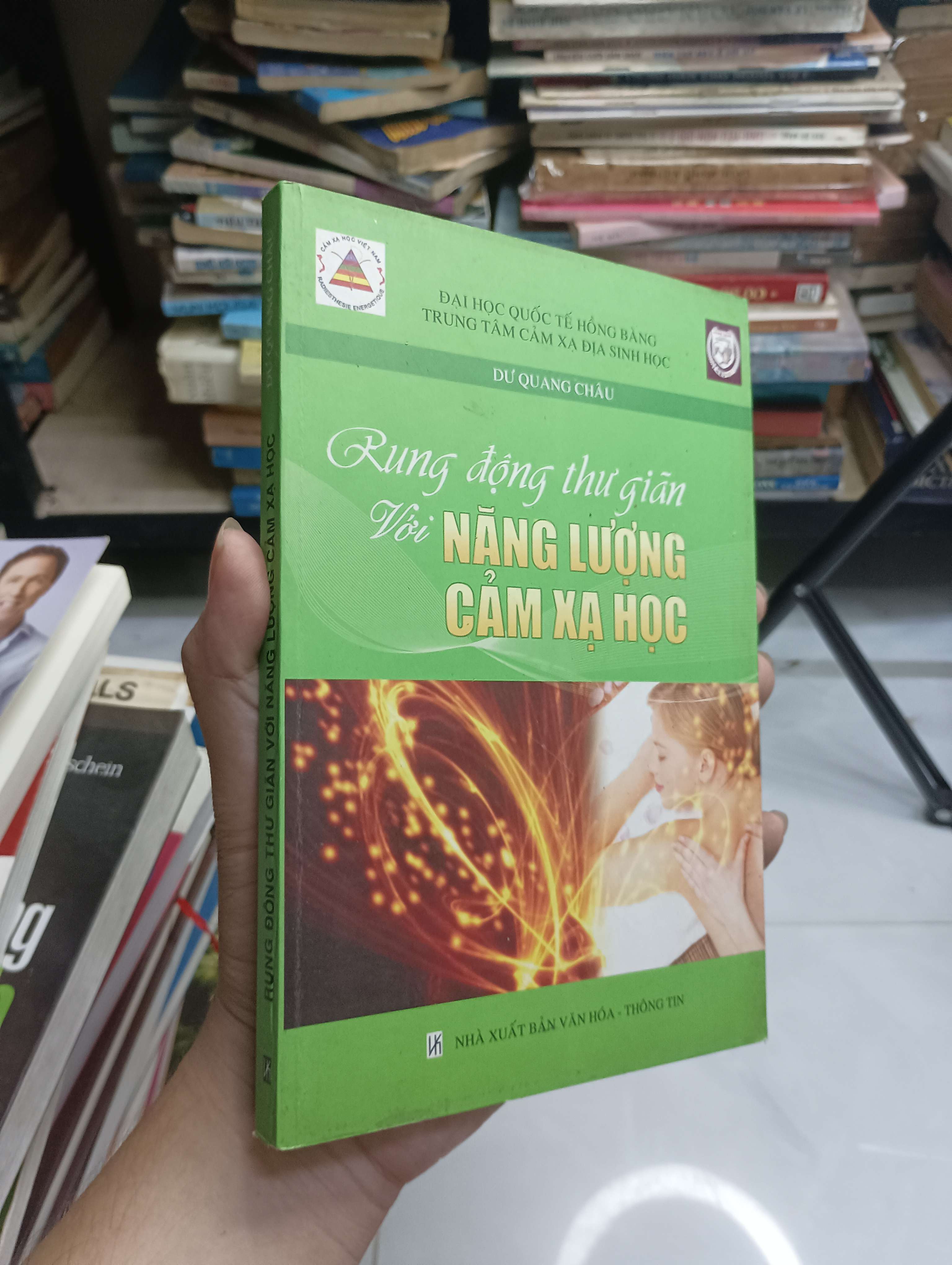 Rung động thư giãn với năng lượng cảm xạ học - Dư Quang Châu 2010 80% ố (Sách kiến thức tổng hợp) HCM