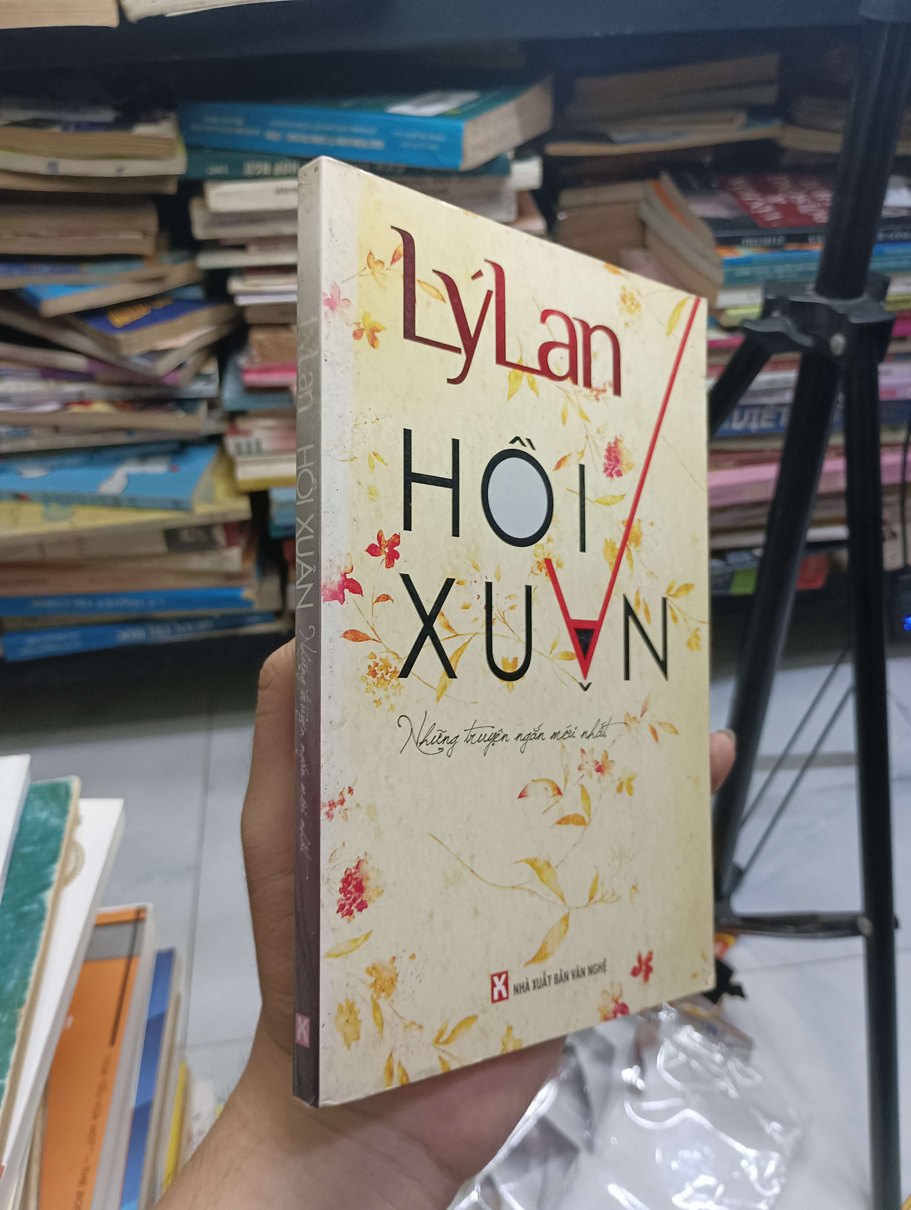 Hồi Xuân - Lý Lan 2009 80% ố (Sách văn học) HCM