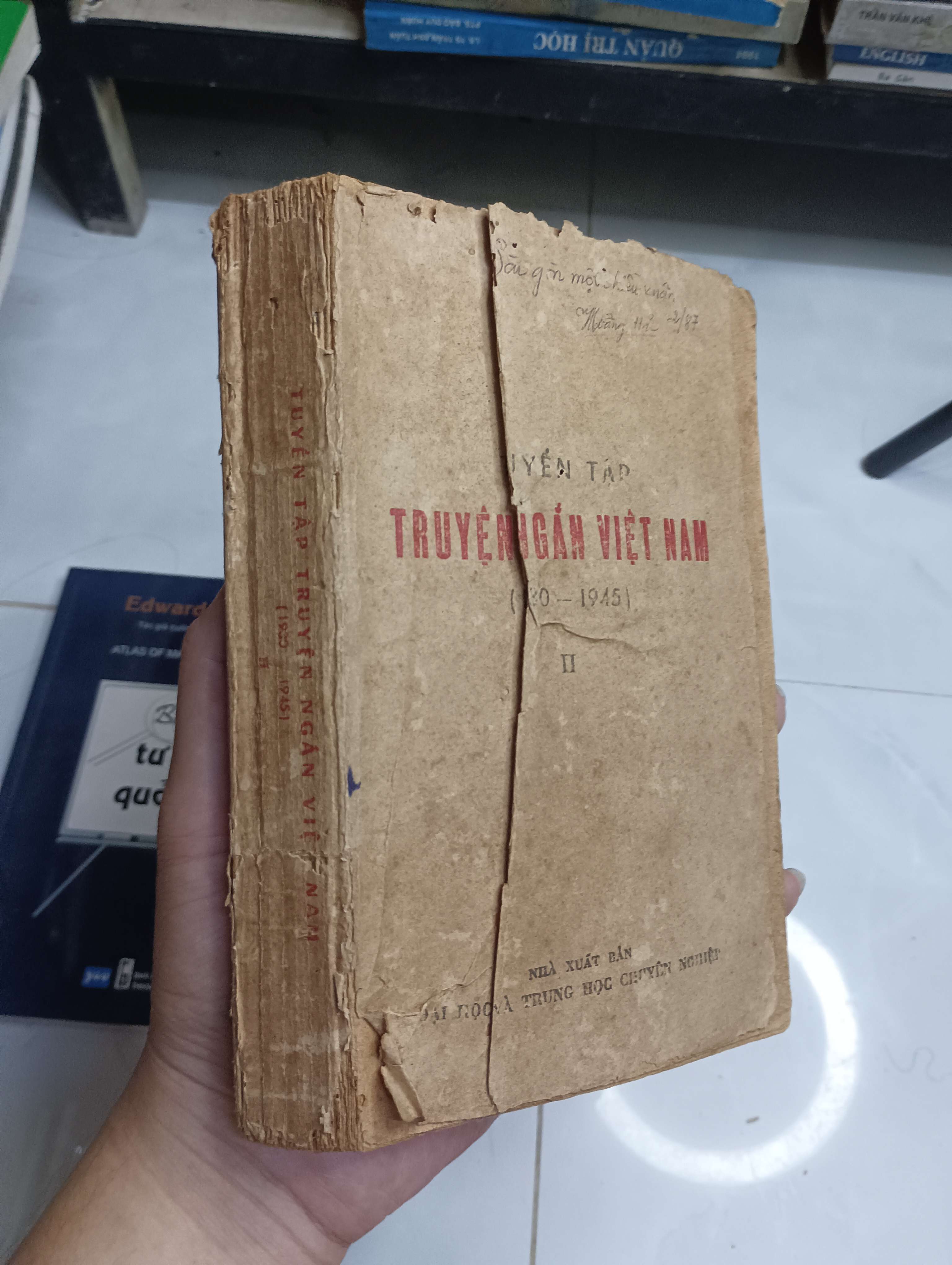 Tuyển Tập Truyện Ngắn Việt Nam (1930-1945) II 1986 70% ố bìa rách (Truyện Ngắn) HCM
