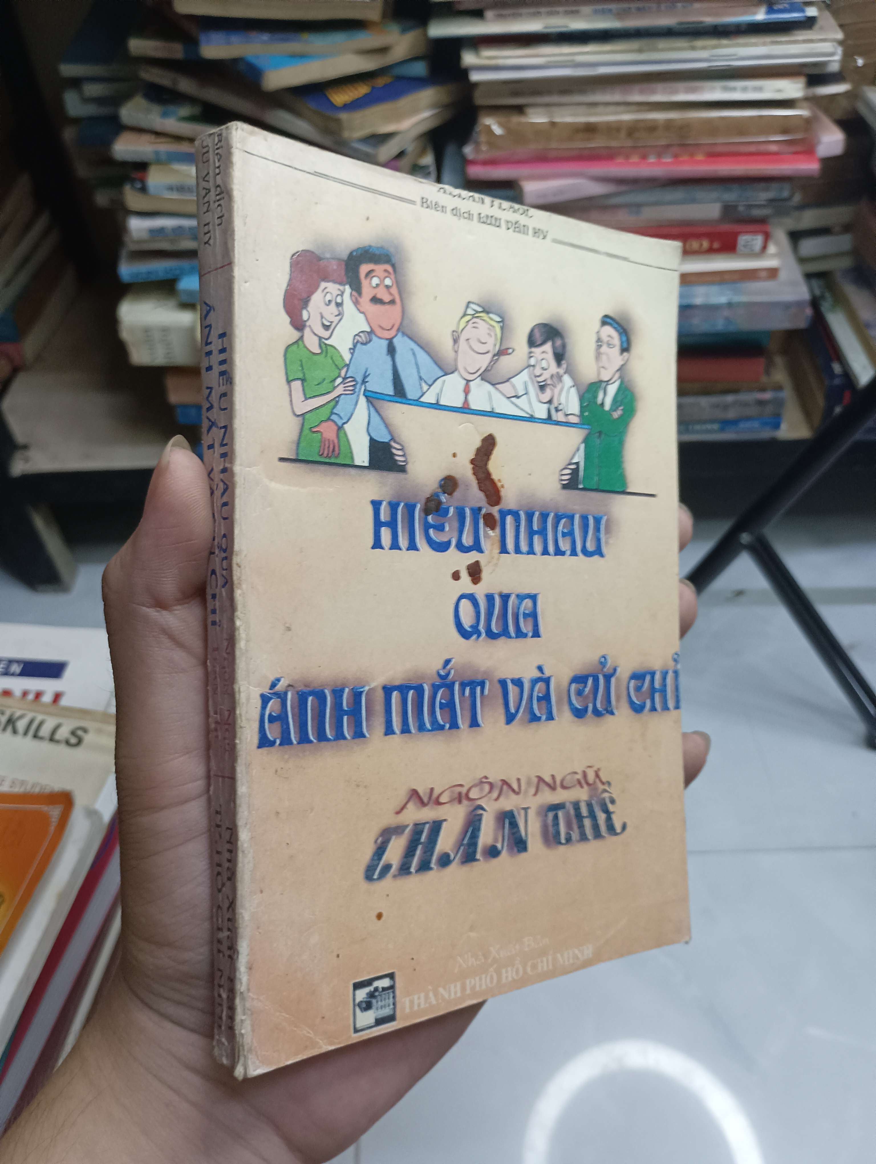 Hiểu nhau qua ánh mắt và cử chỉ - Ngôn ngữ chân thể - Ju Van Hy 2002 80% ố bìa bẩn (Kỹ năng sống) HCM