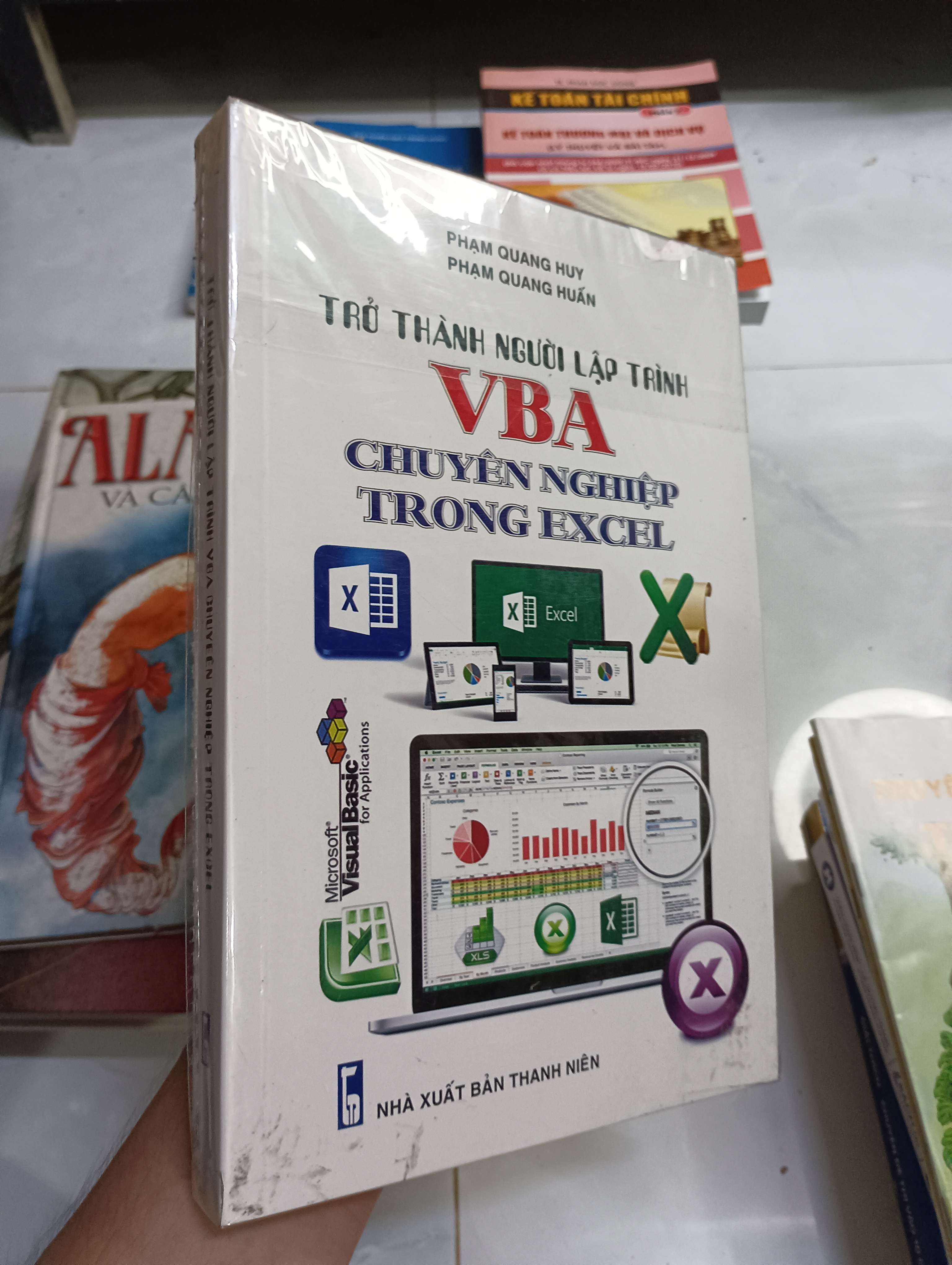 Trở thành người lập trình VBA chuyên nghiệp trong Excel - Phạm Quang Huy & Phạm Quang Huấn 0.9 (Sách giáo khoa - giáo trình) HCM