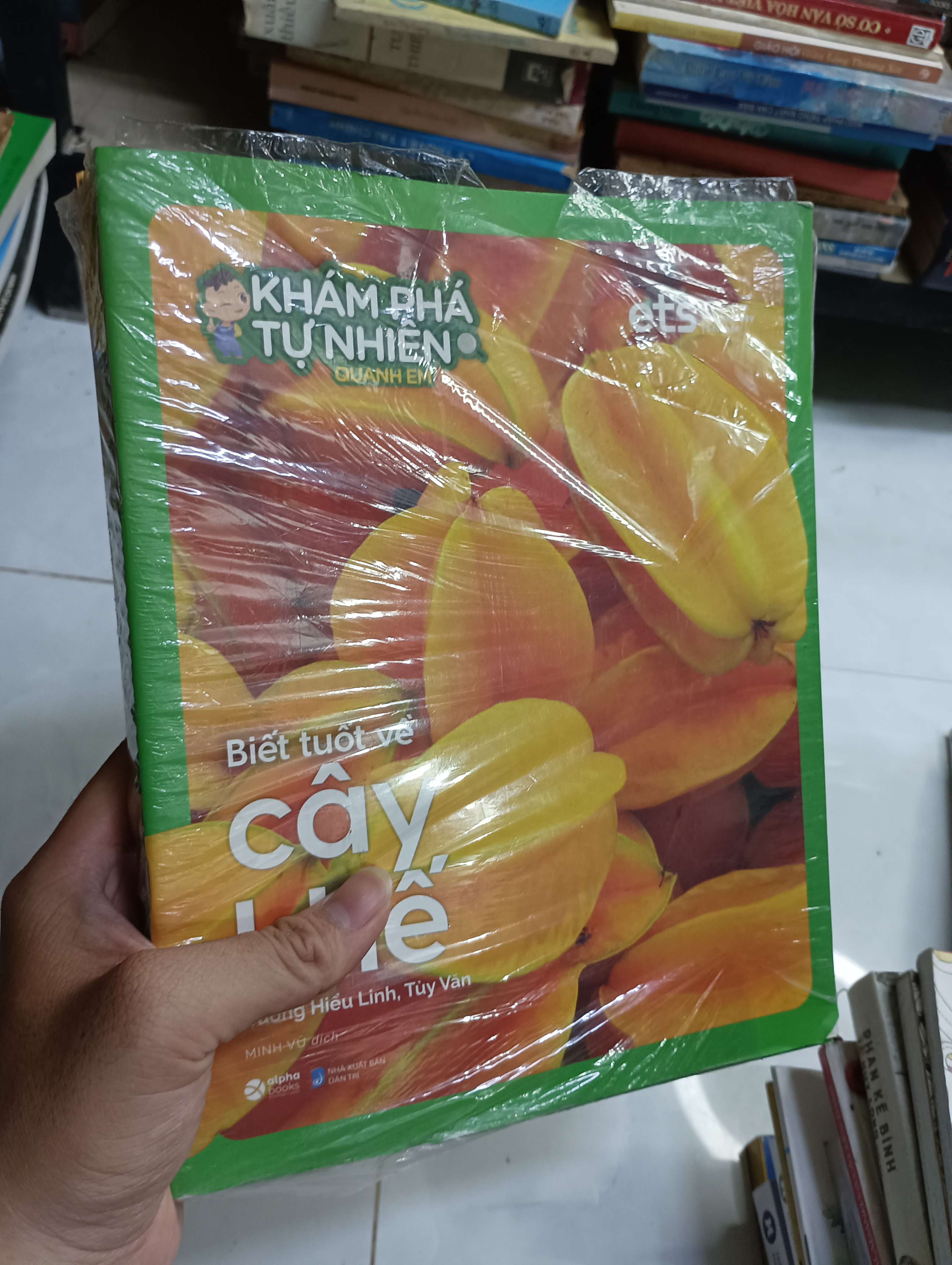 Khám phá tự nhiên quanh em - Trương Hiếu Linh, &Tủy Văn 0.8 (Sách thiếu nhi) HCM