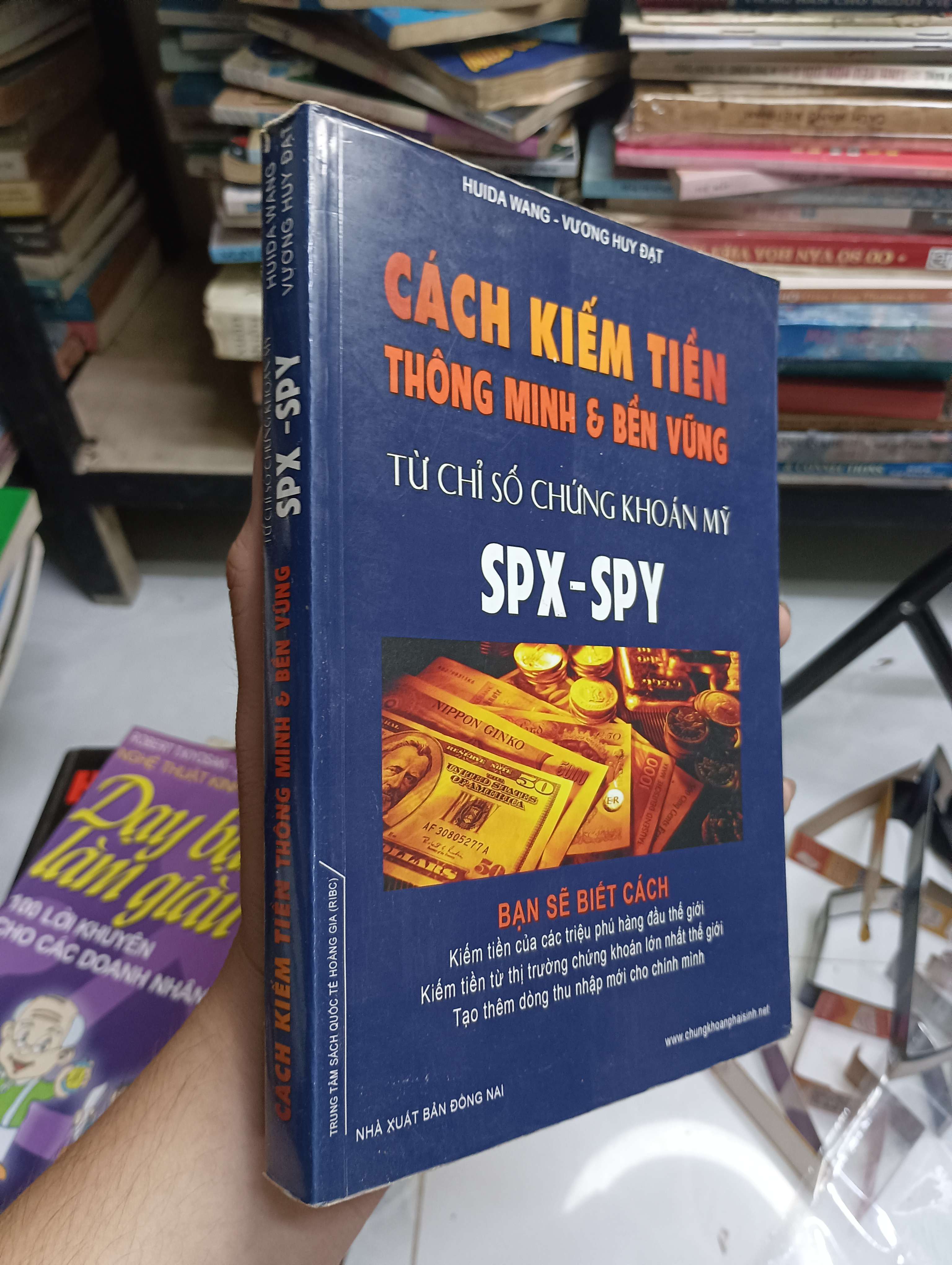 Cách Kiếm Tiền Thông Minh & Bền Vững Từ Chỉ Số Chứng Khoán Mỹ SPX-SPY - Huida Wang - Vương Huy Đạt 2015 80% ố (Kinh doanh - Marketing) HCM