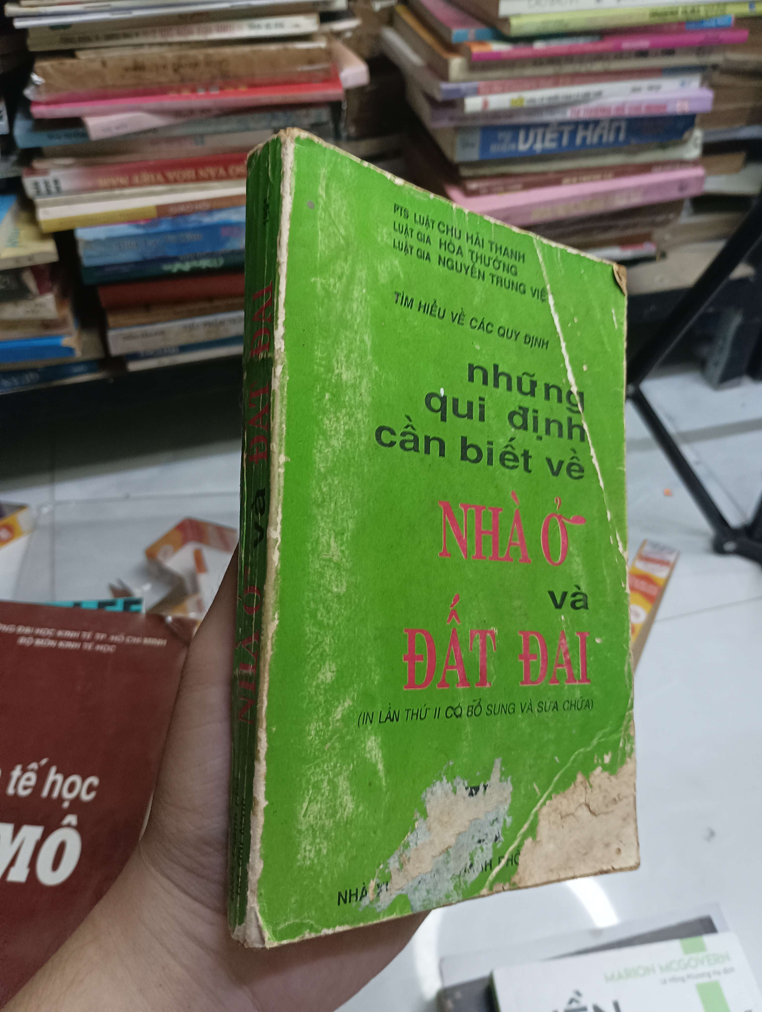 những qui định cần biết về NHÀ Ở và ĐẤT ĐAI - PTS. Luật Chu Hải Thanh, Luật Gia Hòa Thượng, Luật Gia Nguyễn Trung Việ 1991 80% ố bìa xấu (Sách kiến thức tổng hợp) HCM