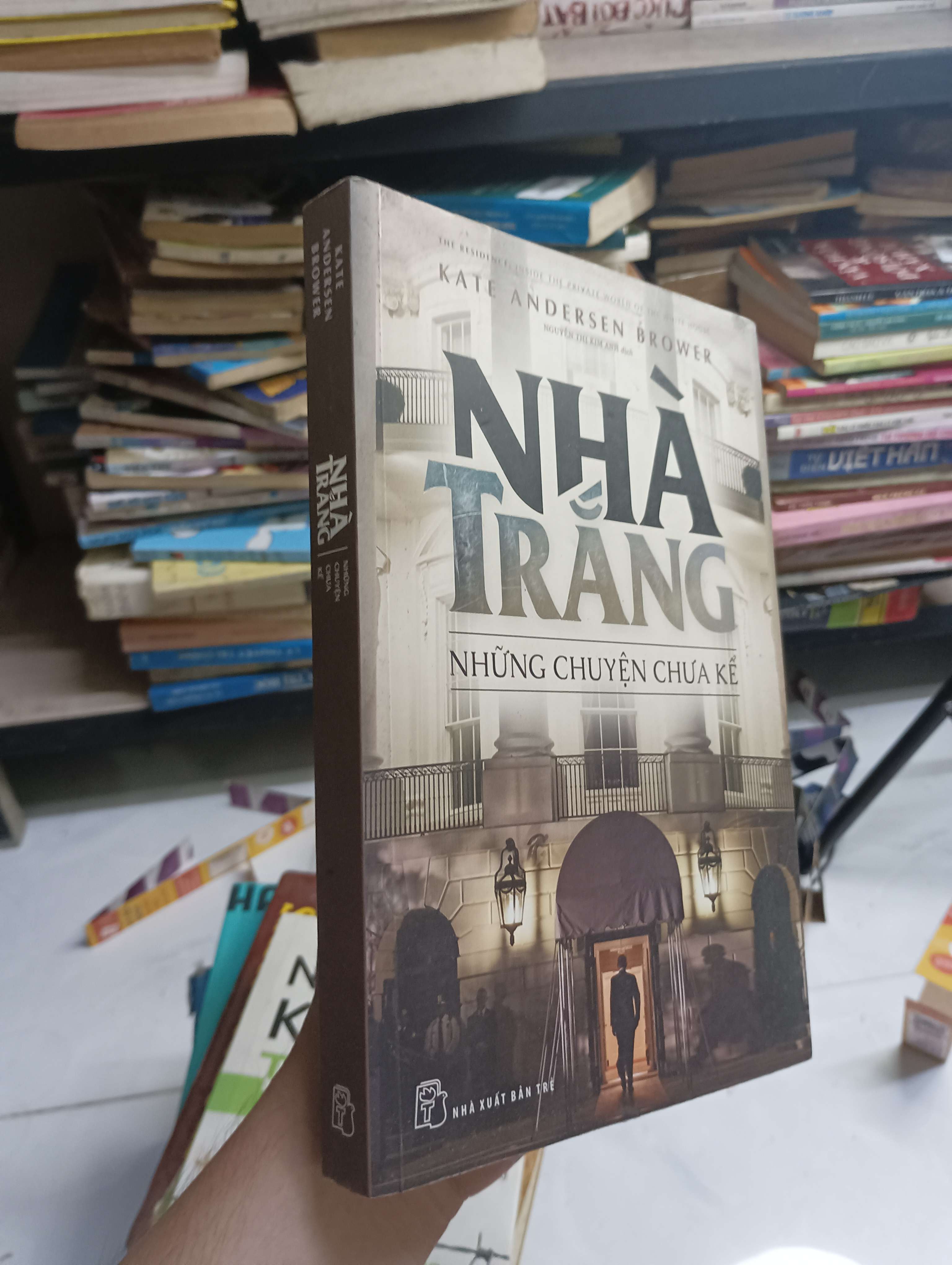 Nhà Trắng Những Chuyện Chưa Kể - Kate Andersen Brower 2018 80% ố (Sách văn học) HCM