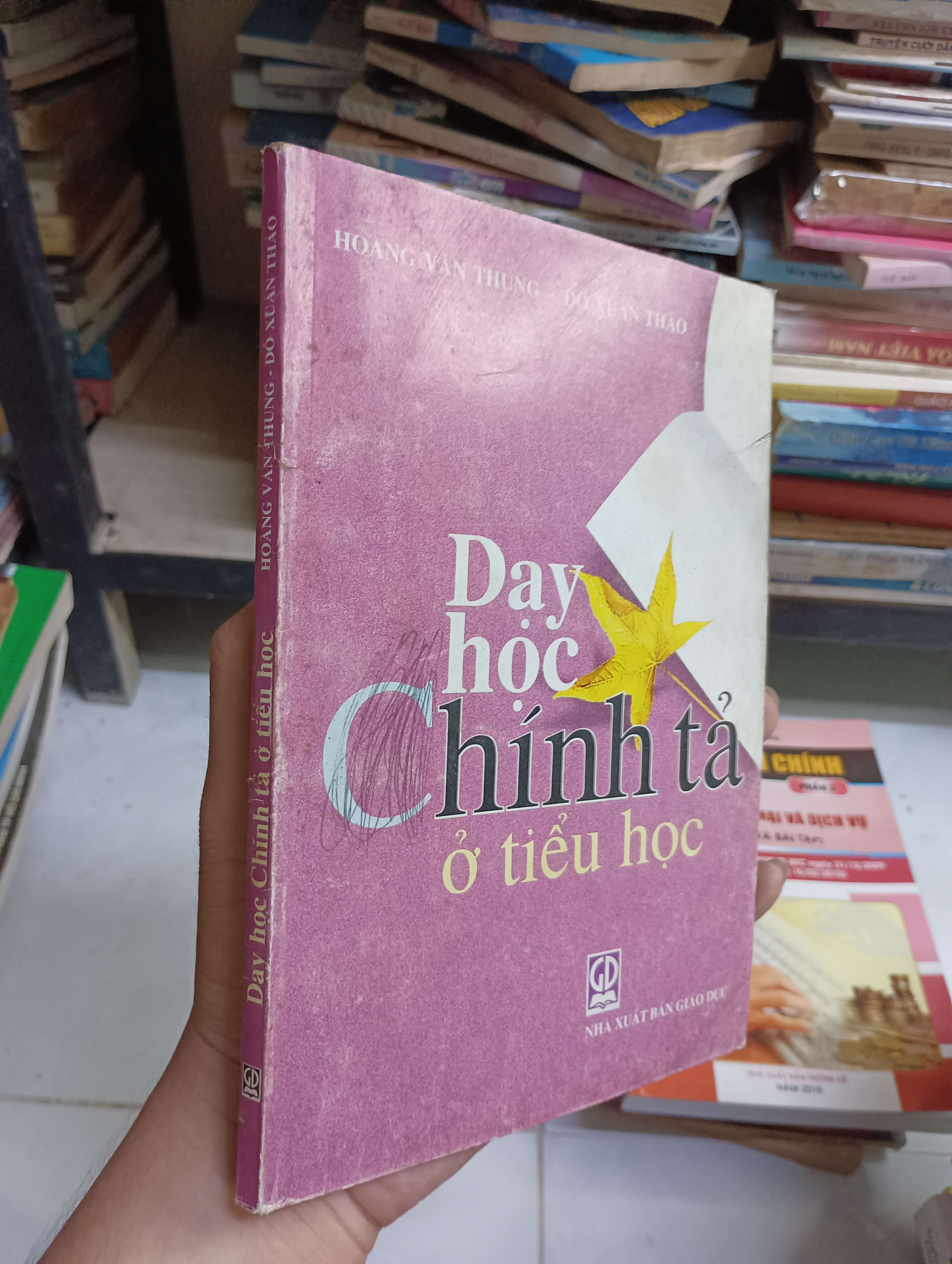 Dạy học chính tả ở tiểu học - Hoàng Văn Thung & Đỗ Xuân Thảo 2001 80% bìa xấu có viết (Sách giáo khoa - giáo trình) HCM