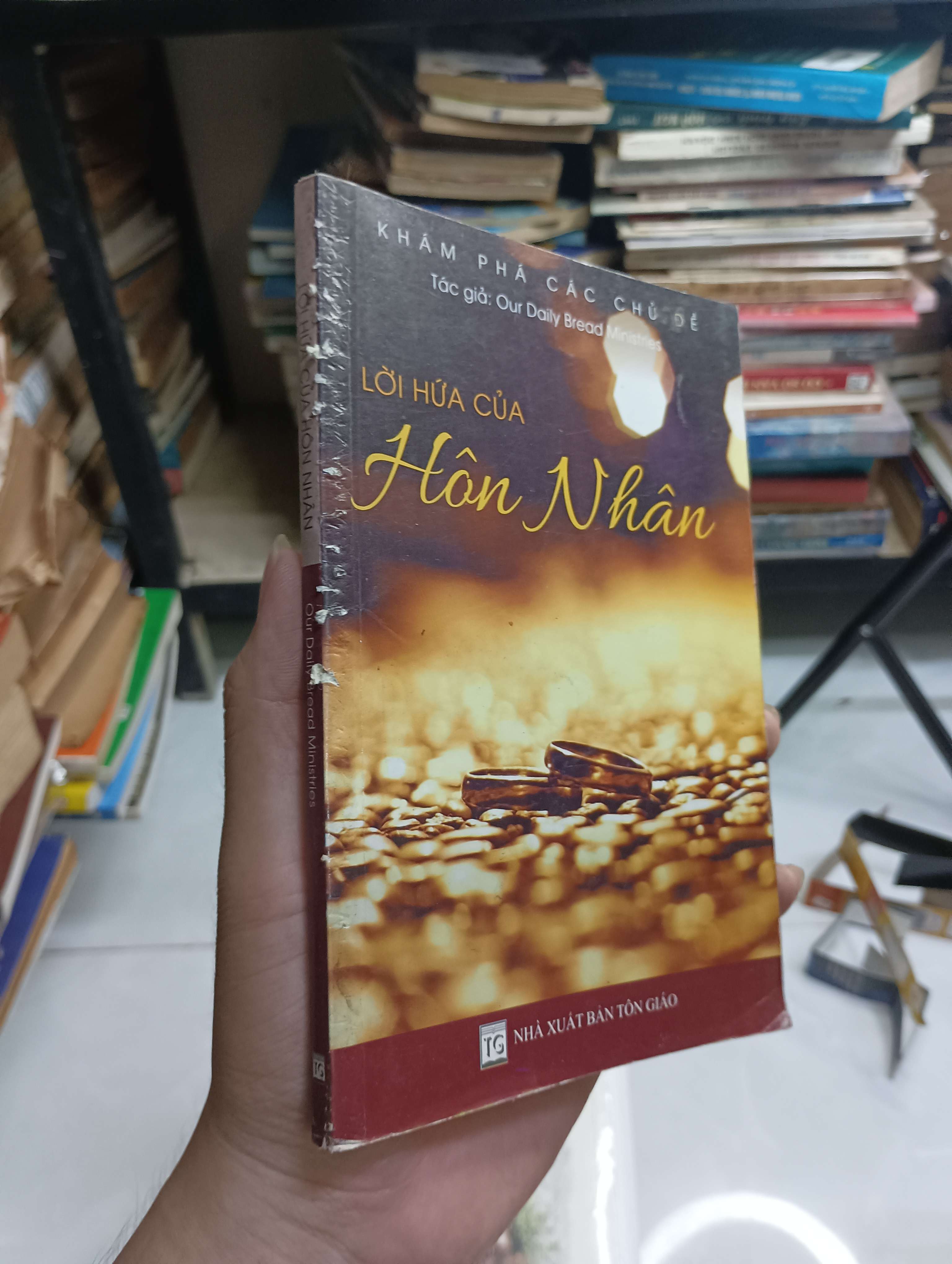 Lời Hứa Của Hôn Nhân - Our Daily Bread Ministries 2015 80% ố (Sách văn học) HCM