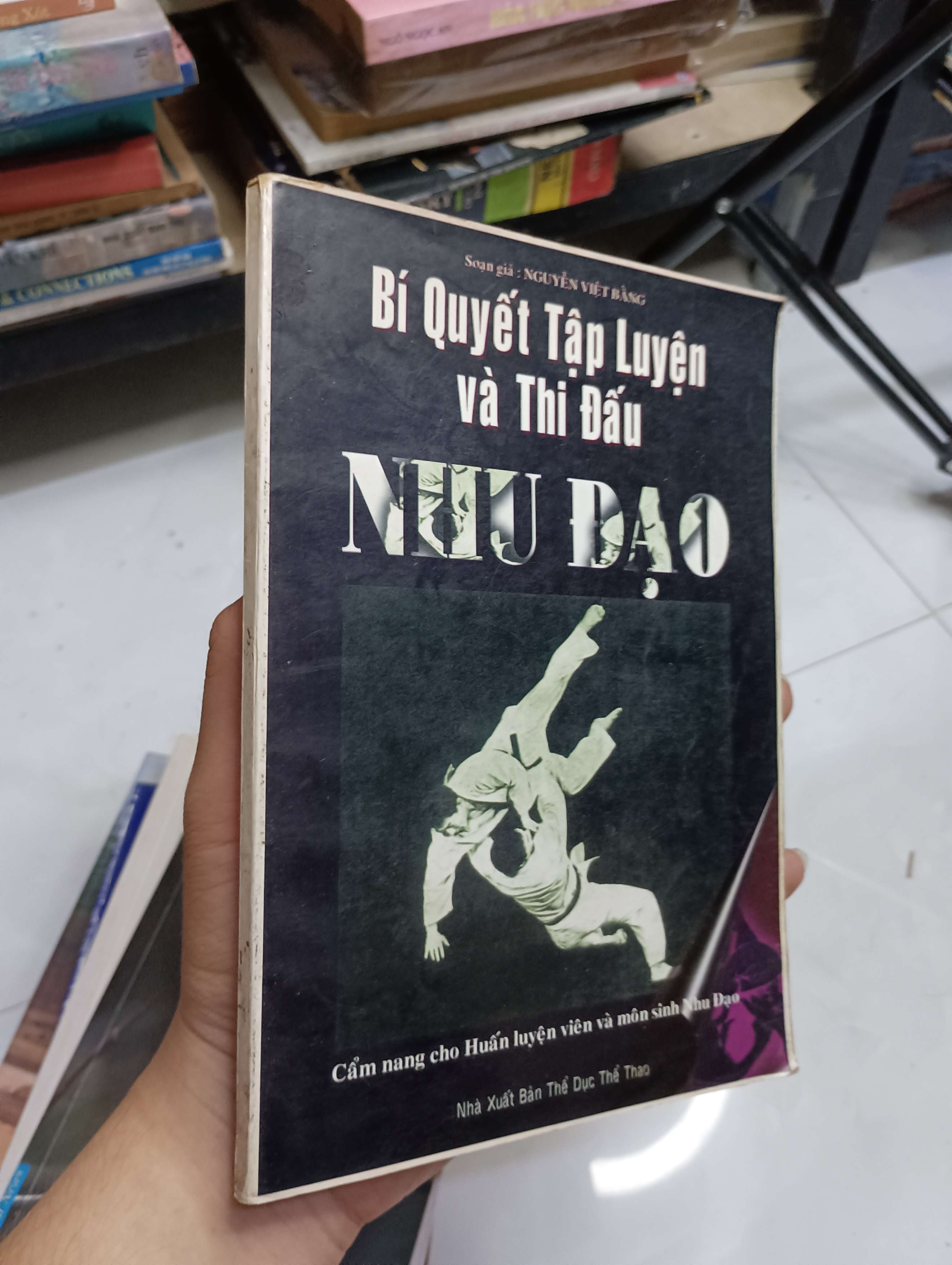Bí Quyết Tập Luyện và Thi Đấu NHU ĐẠO - Nguyễn Việt Bằng 1997 80% ố (Sách kiến thức tổng hợp) HCM