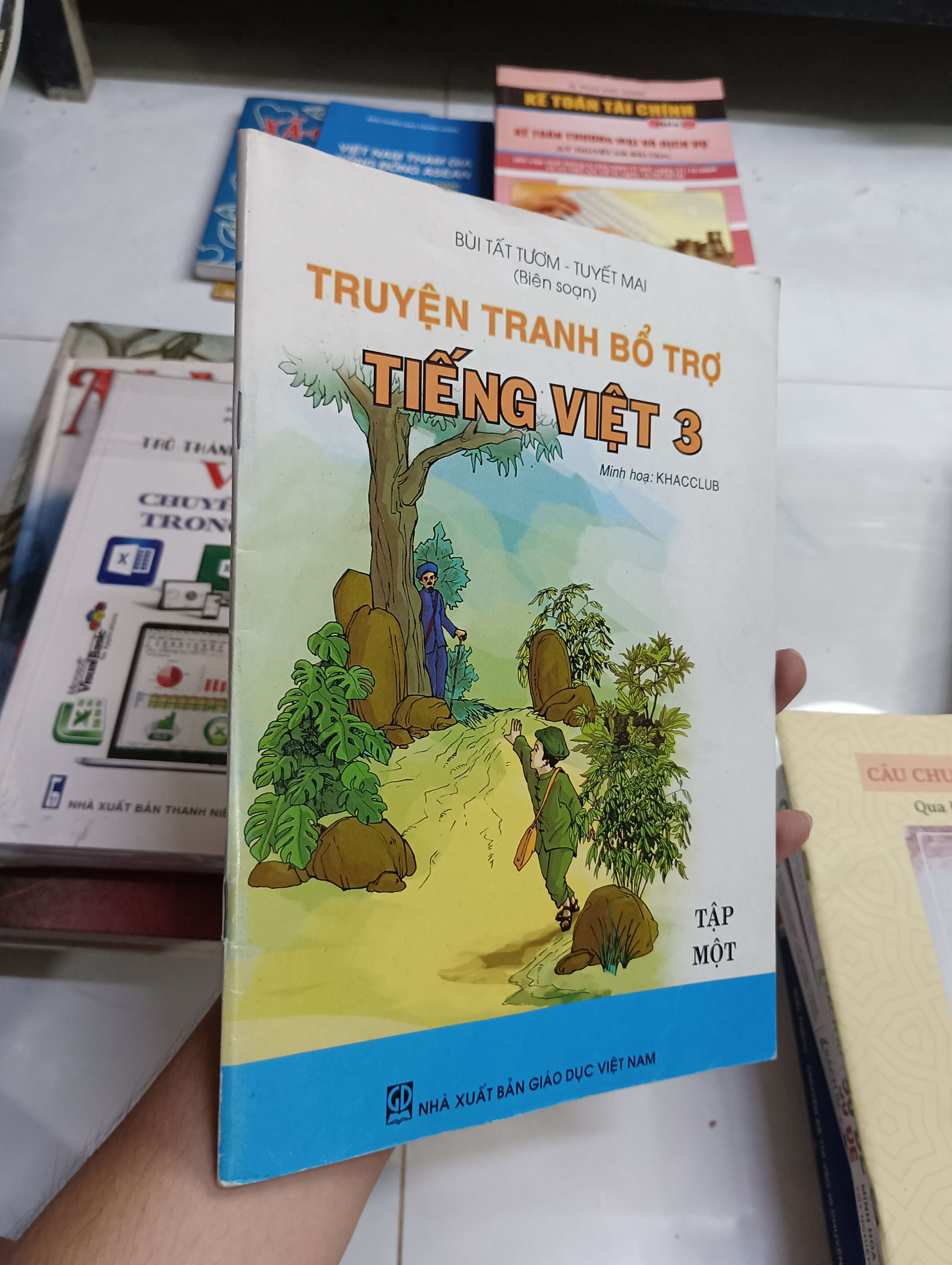 Truyện tranh bổ trợ Tiếng Việt 3 (Tập một) - Bùi Tất Tươm & Tuyết Mai 2013 80% ố (Sách thiếu nhi) HCM