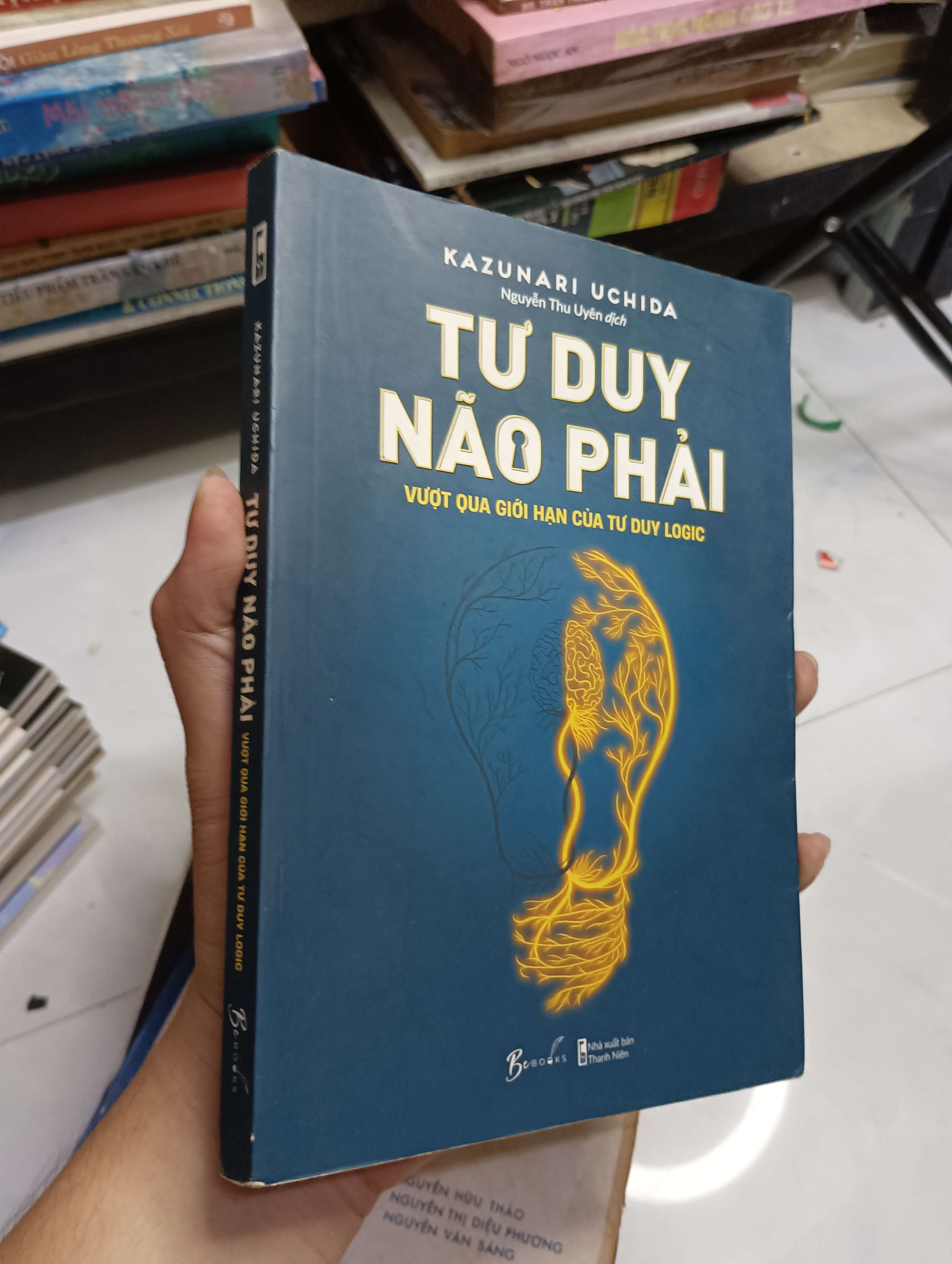 Tư Duy Não Phải - Vượt qua giới hạn của tư duy logic (Kazunari Uchida) 2023 80% (Kỹ năng sống) HCM