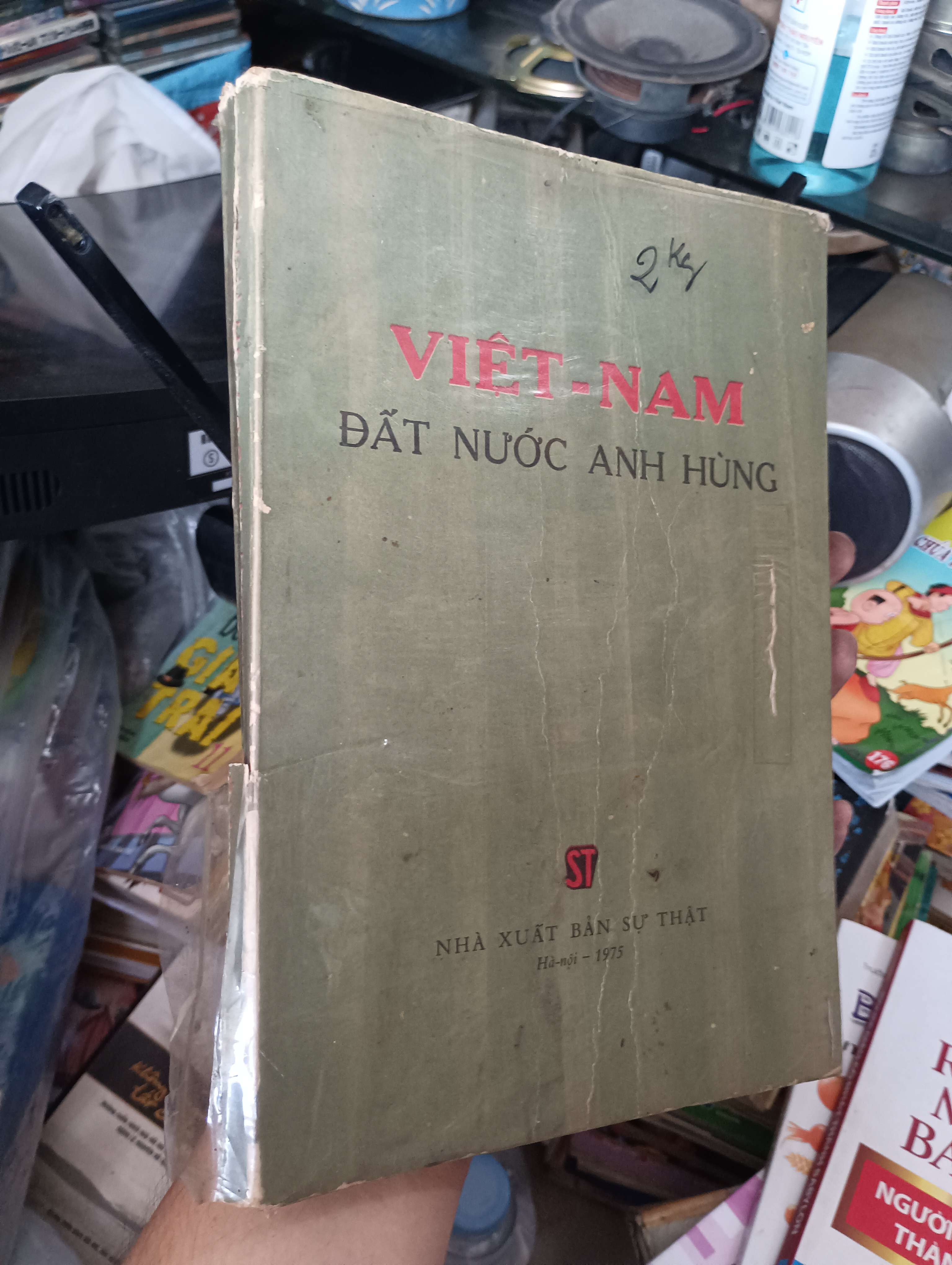 VIỆT-NAM ĐẤT NƯỚC ANH HÙNG 1975 (Sách văn học) KSX