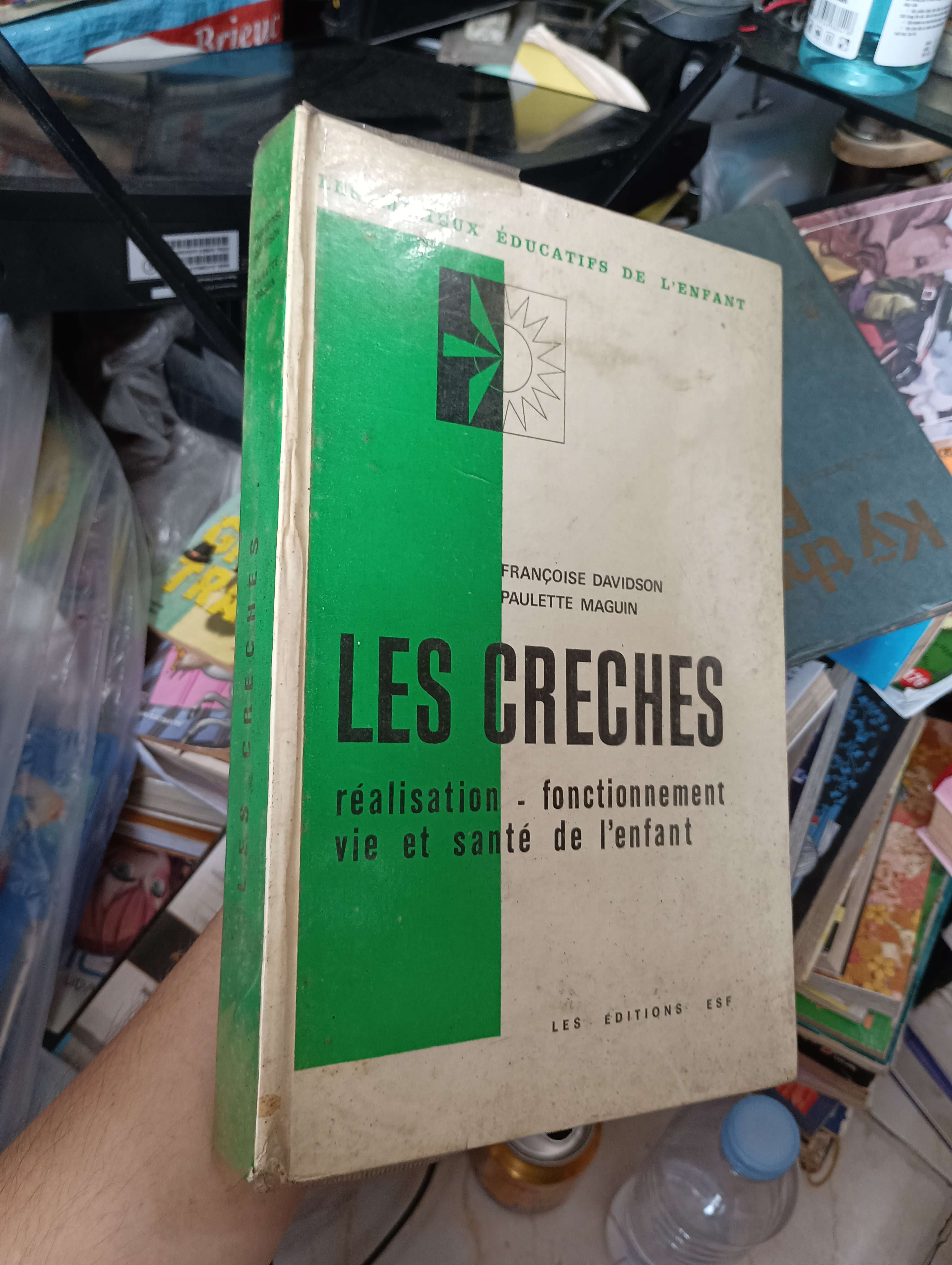 LES CRECHES - FRANÇOISE DAVIDSON, PAULETTE MAGUIN 1970 (Sách ngoại) KSX