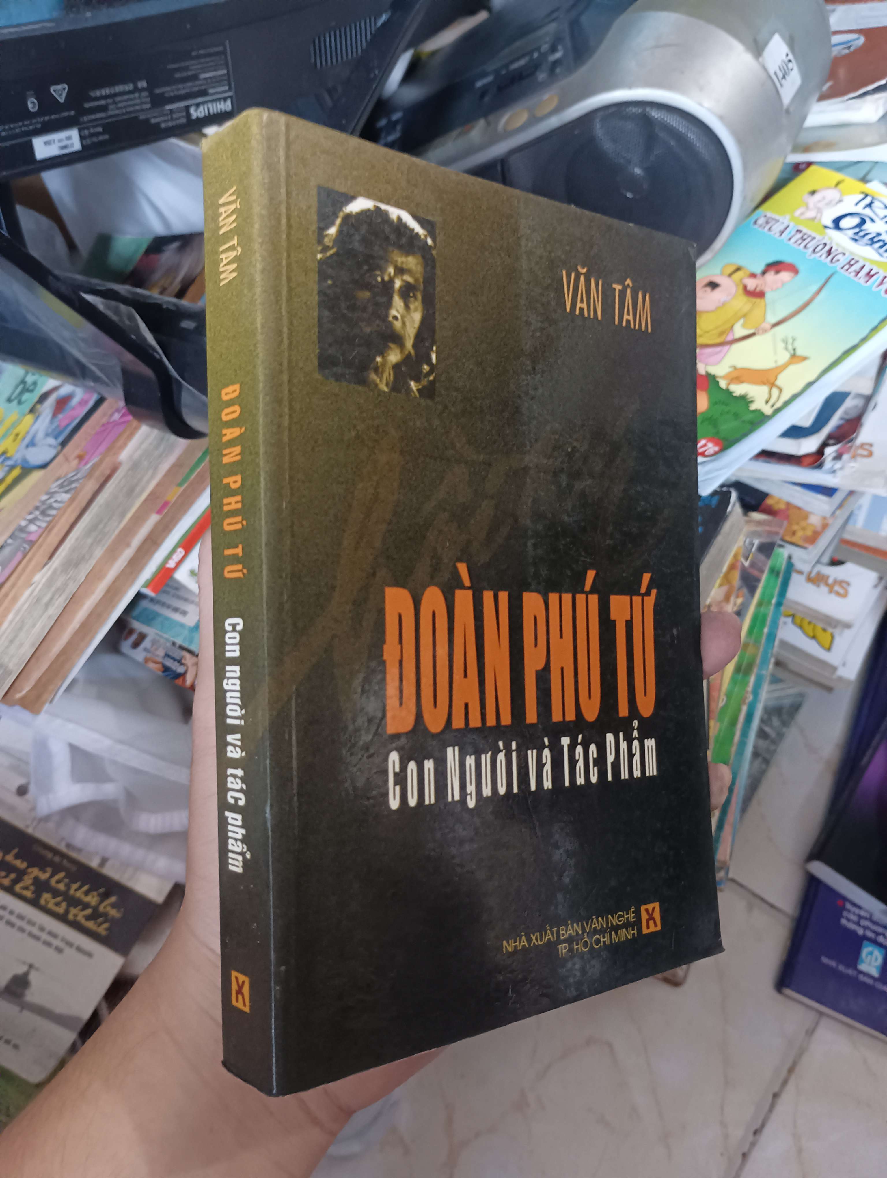 Đoàn Phú Tứ - Con Người và Tác Phẩm - Văn Tâm 2001 (Sách văn học) KSX
