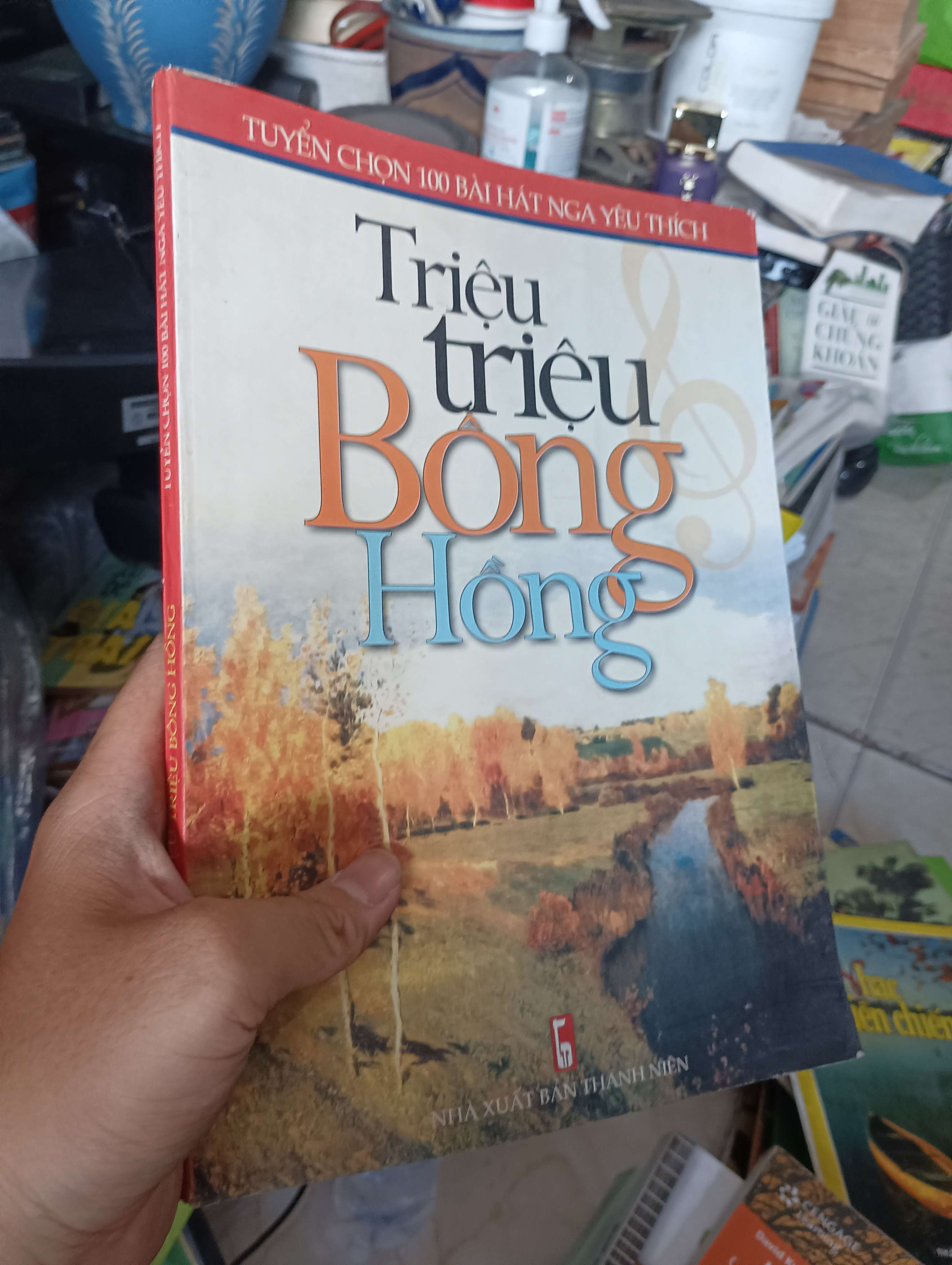 Triệu triệu Bông Hồng 2002 (Sách văn học) KSX
