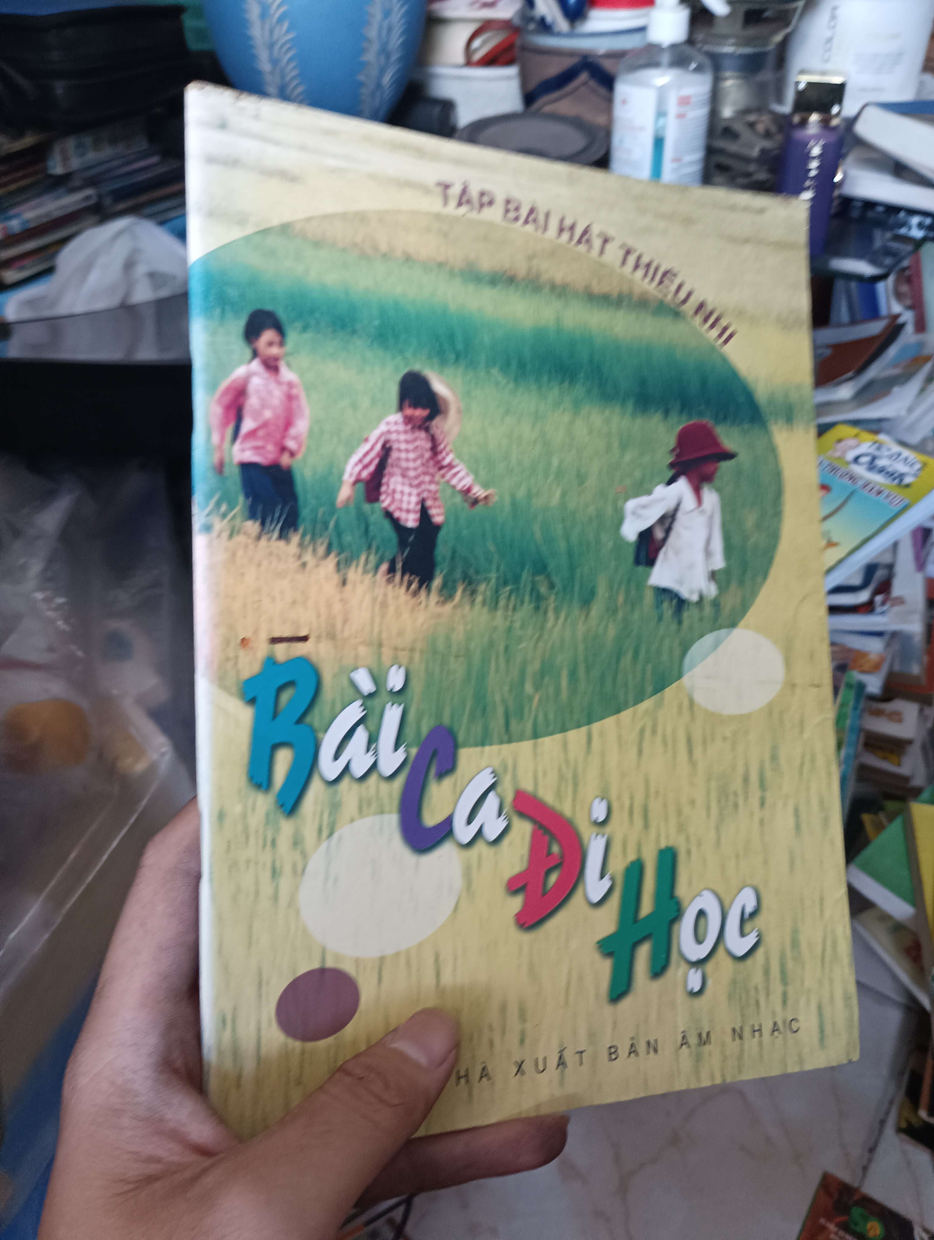 Bài Ca Đi Học - Nhạc sỹ Tạ Tuấn 2003 (Sách văn học) KSX