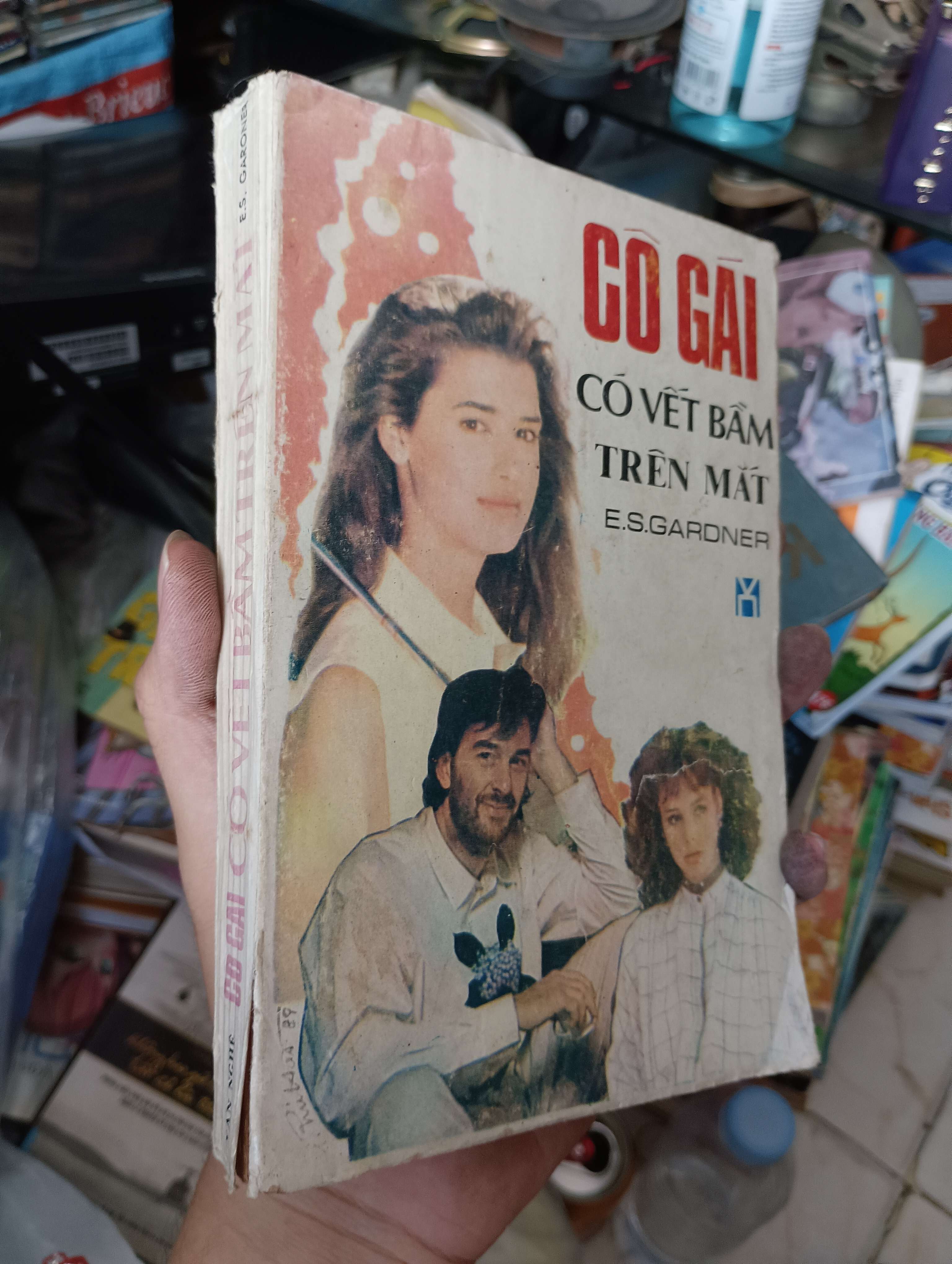 Cô Gái Có Vết Bầm Trên Mặt - E.S. Gardner 1989 (Văn học nước ngoài) KSX