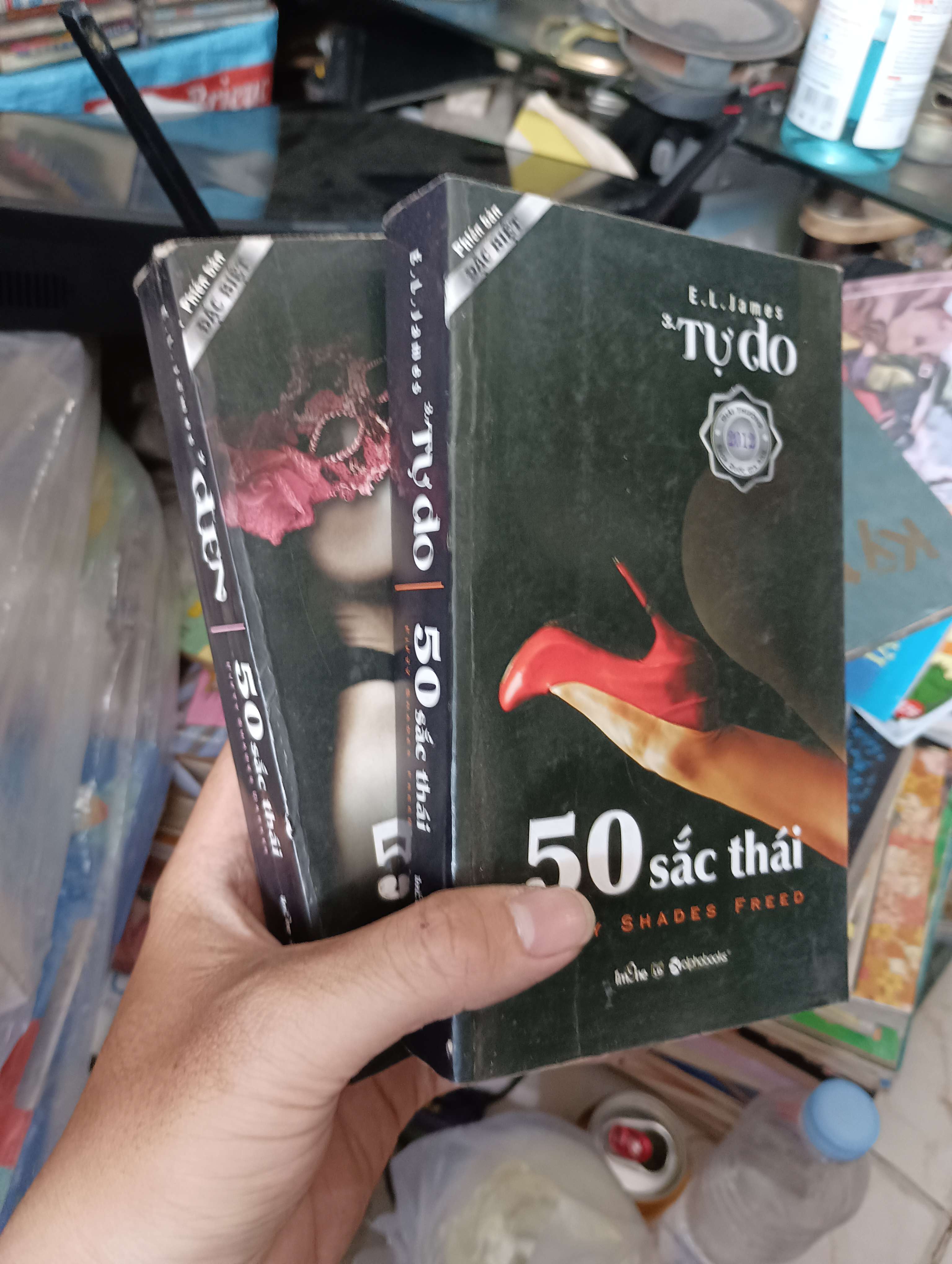 50 sắc thái (Fifty Shades Freed) - 2 Quyển - E.L. James 2013 (Văn học nước ngoài) KSX
