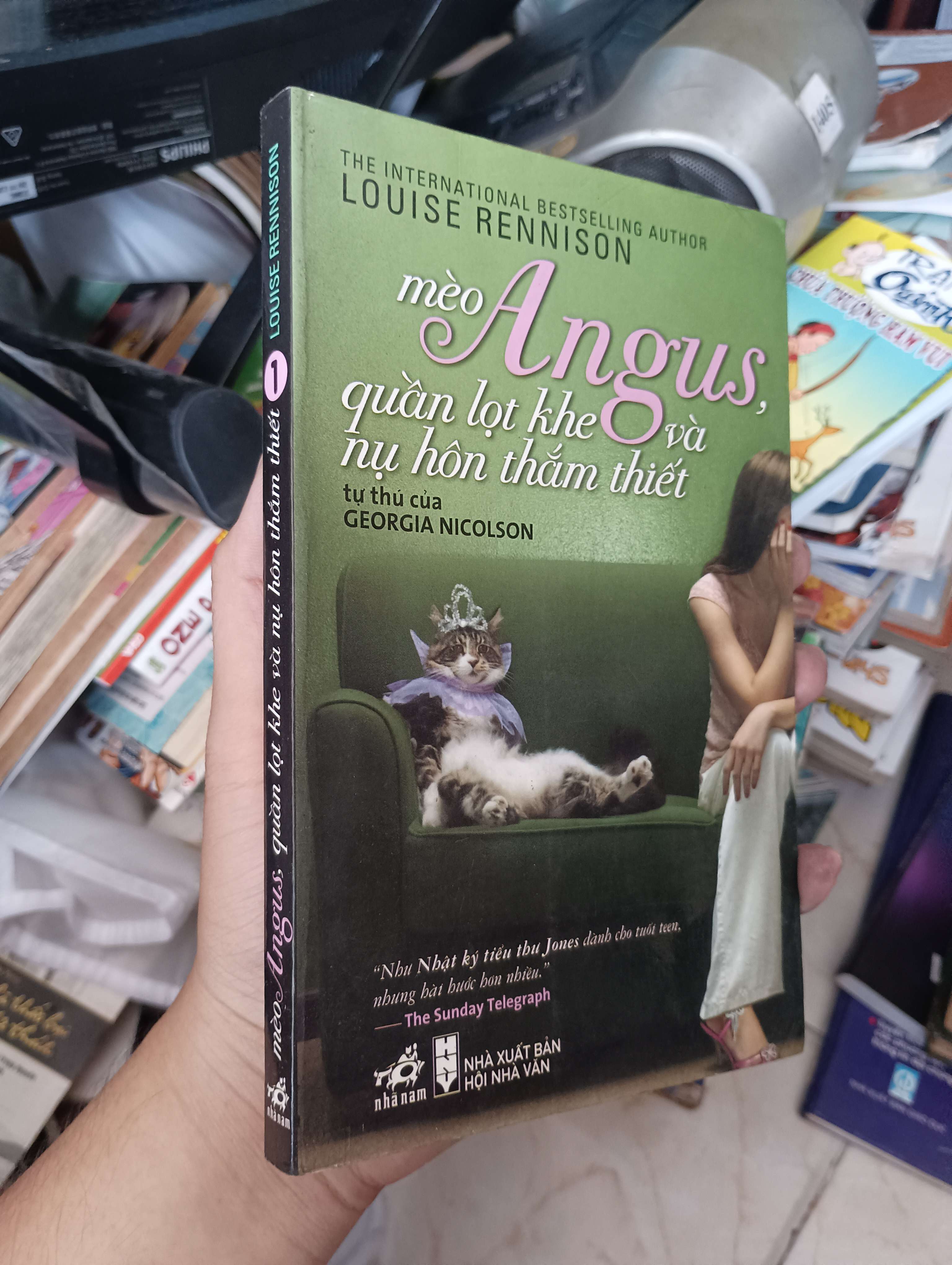 Mèo Angus, quần lọt khe và nụ hôn thắm thiết - Louise Rennison 2009 (Văn học nước ngoài) KSX